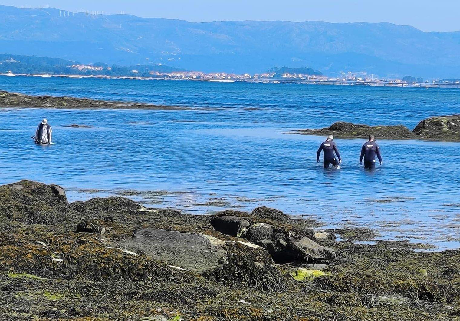 Rescate dun pescador atrapado no fango da ría, en Cambados