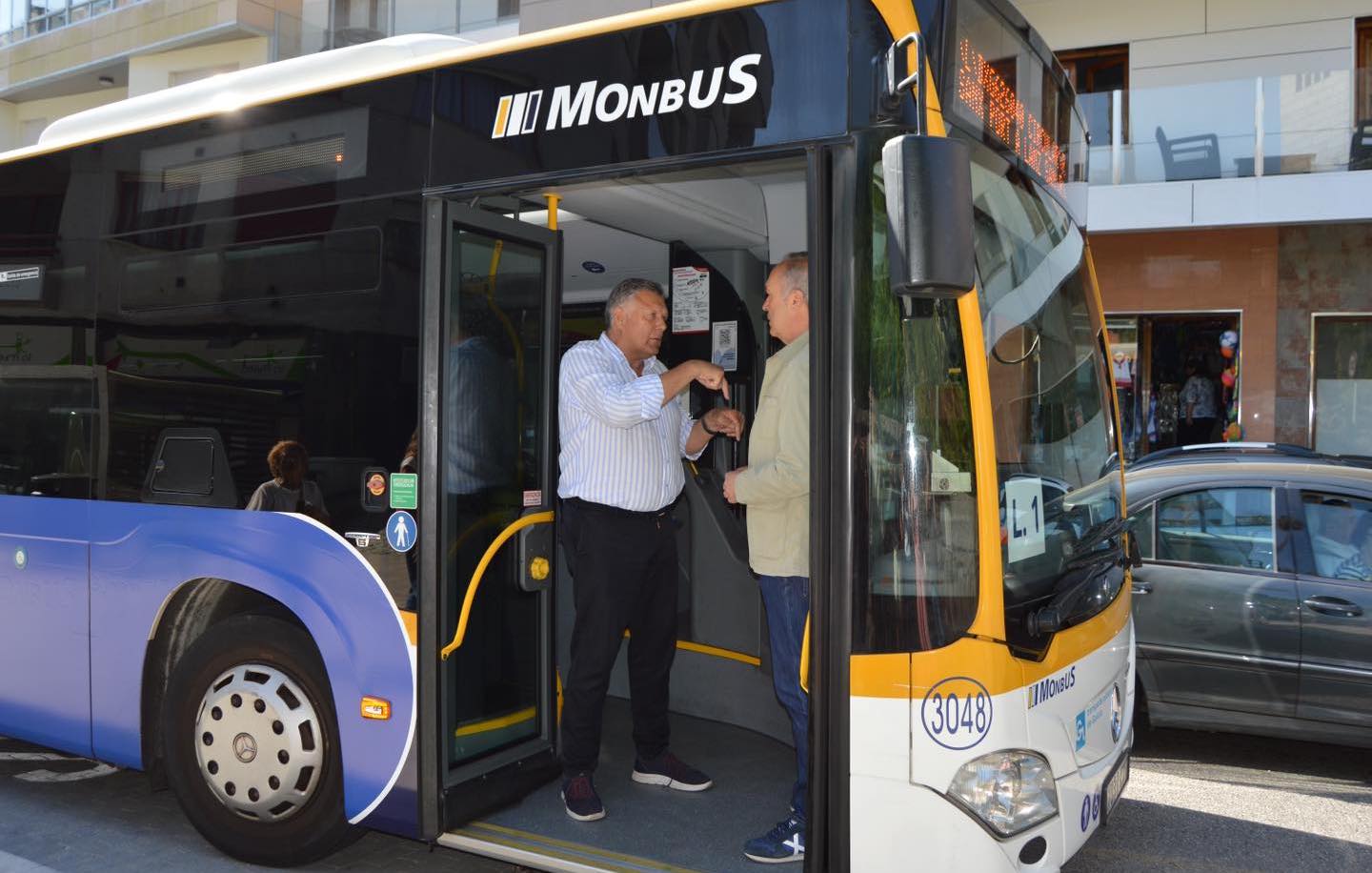 Telmo Martín, nun dos autobuses urbanos de Sanxenxo