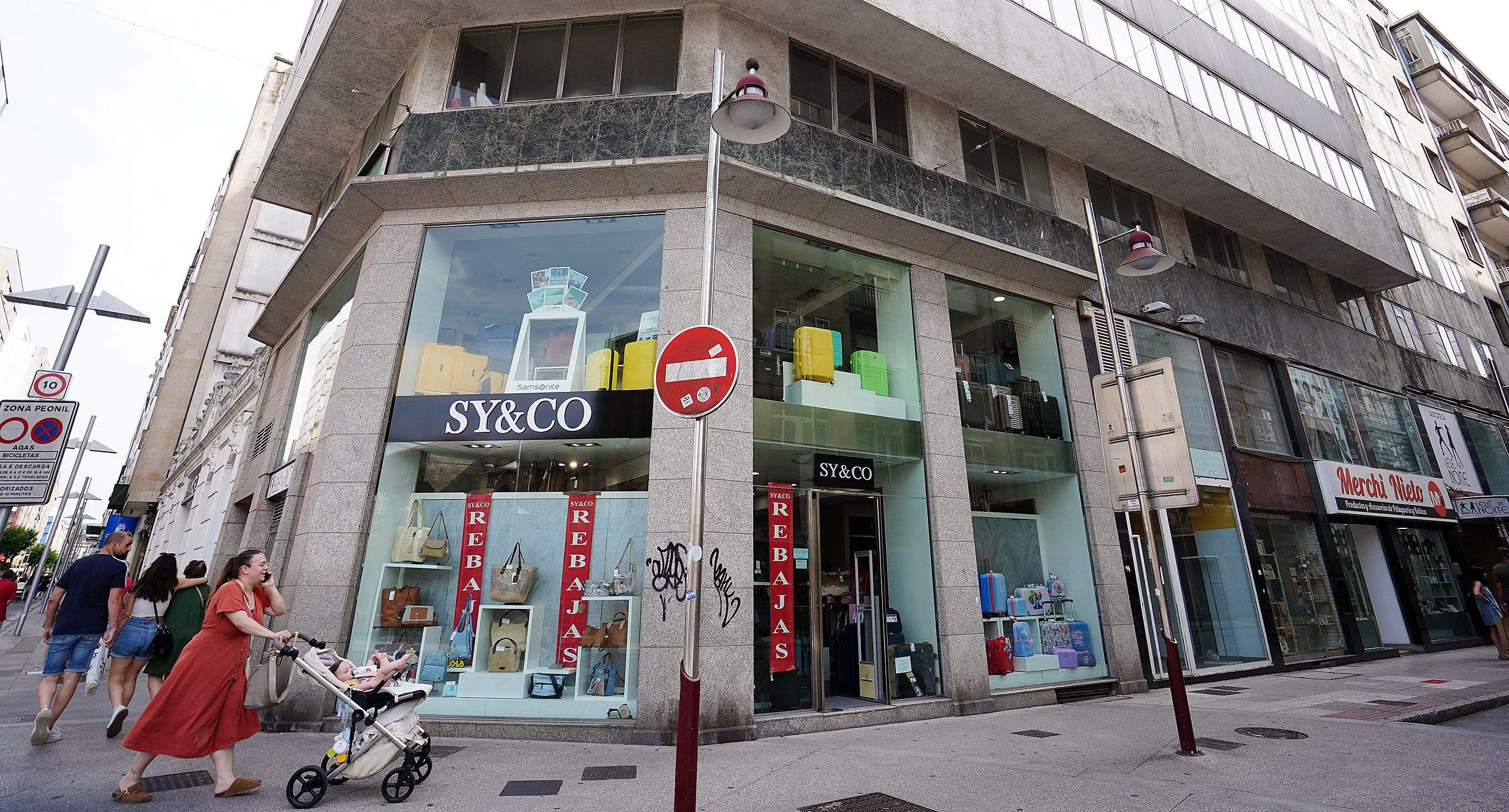 Locais que pasará a ocupar Mango entre Benito Corbal e Daniel de la Sota