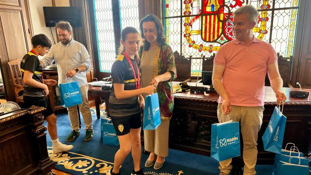 Recepción municipal ao equipo infantil do CD La Peña