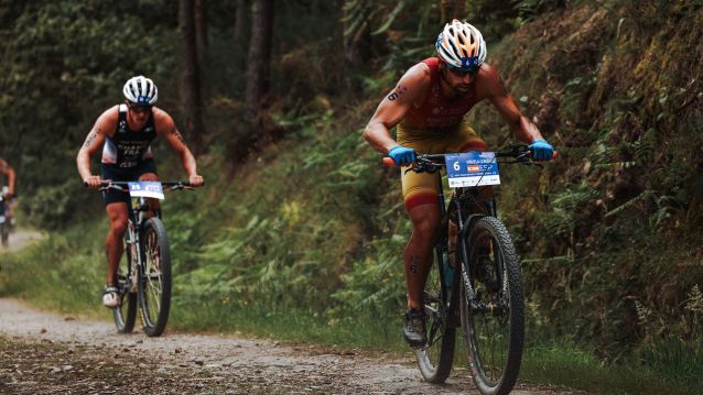 Kevin Viñuela, na carreira elite de tríatlon cros no Mundial Multisport de Pontevedra