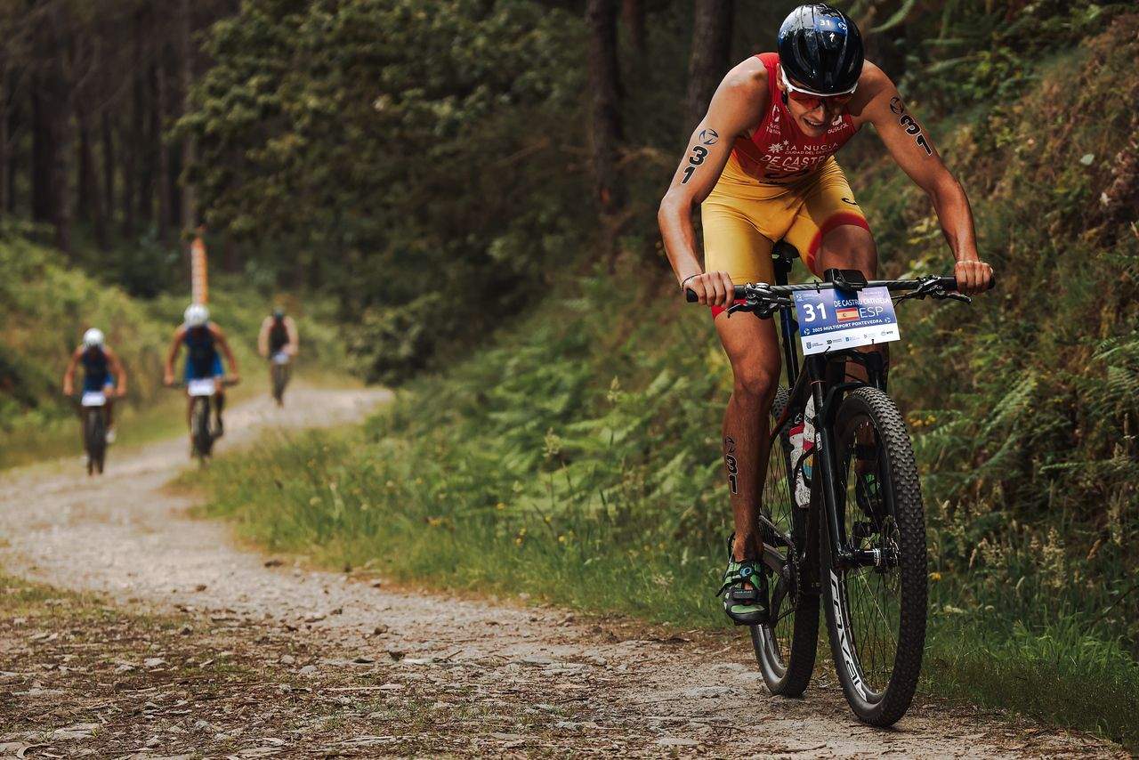Carreira elite de tríatlon cros no Mundial Multisport de Pontevedra