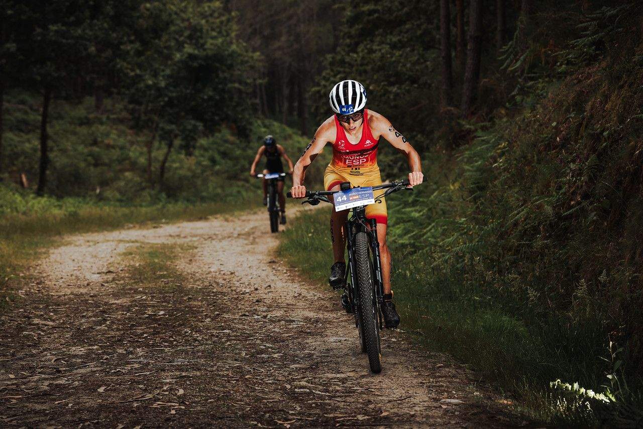 Marina Muñoz, na carreira elite de tríatlon cros no Mundial Multisport de Pontevedra