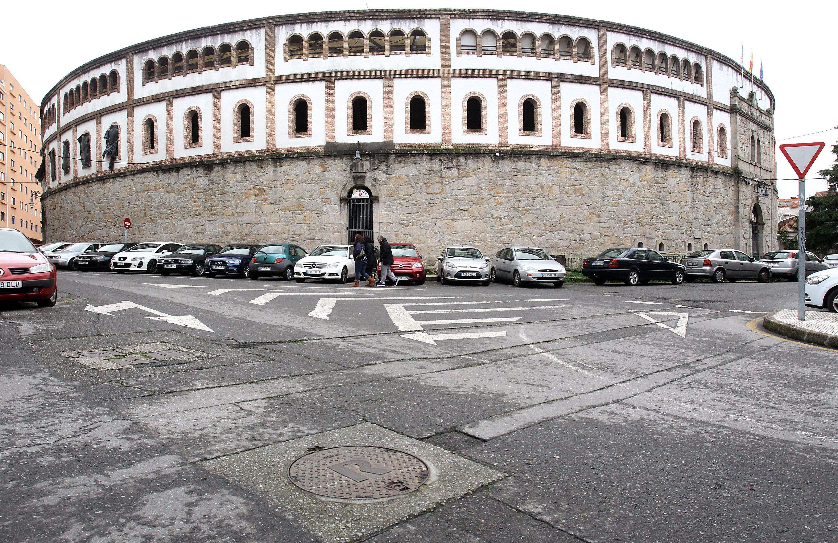 Exterior de la plaza de toros de Pontevedra