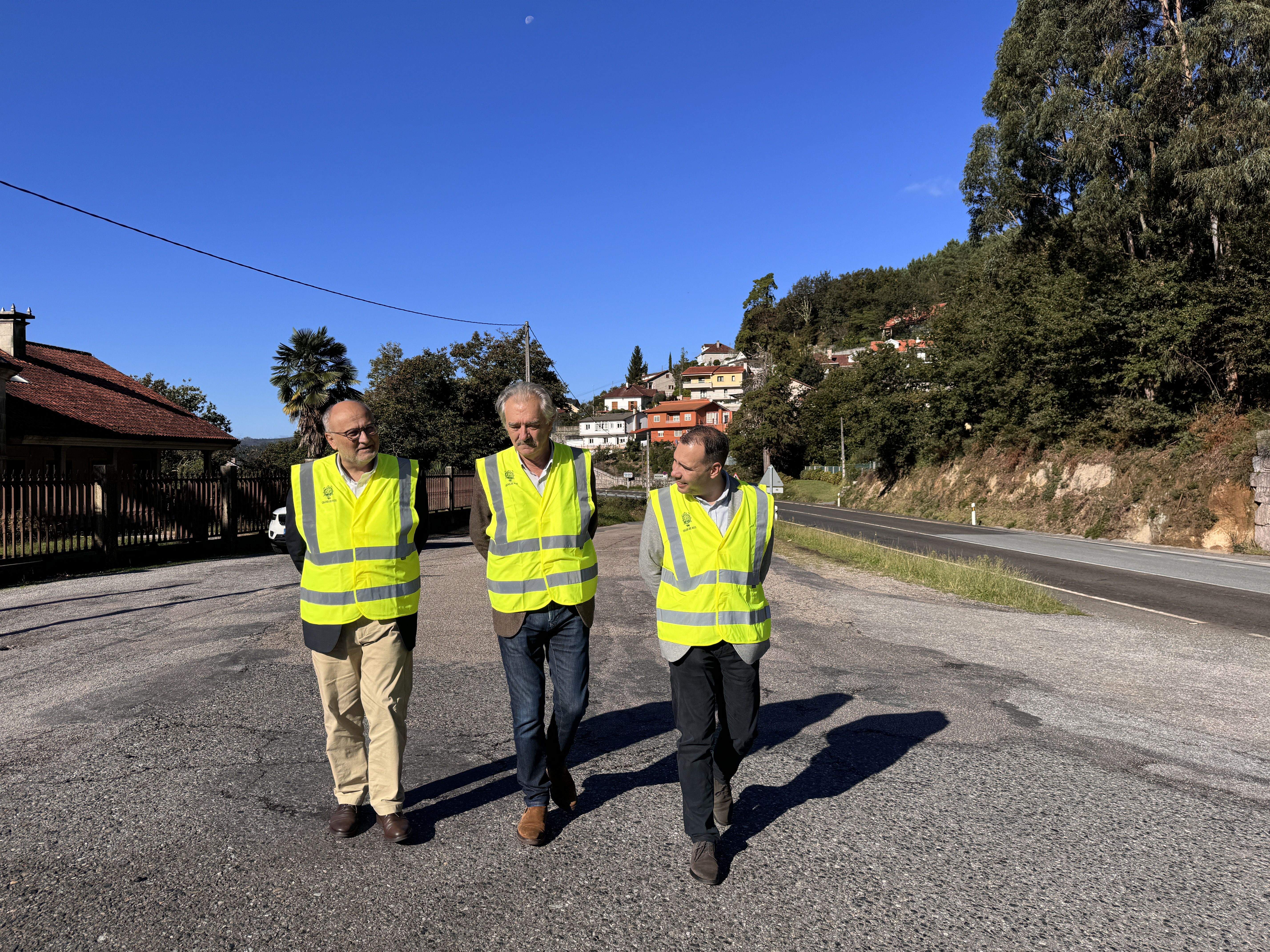 Visita de Abel Losada, Juan Manuel Rey e Jacobo Pérez á N 640