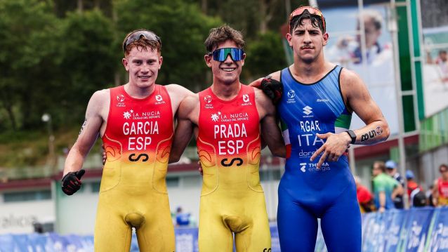 Os tres primeiros clasificados na proba júnior do Duatlón Cros Os tres primeiros clasificados na proba júnior do Duatlón Cros