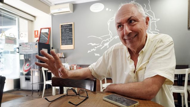 Tito Cabral, propietario de Cafetería Castelao, en conversa con PontevedraViva Tito Cabral, propietario de Cafetería Castelao, en conversa con PontevedraViva
