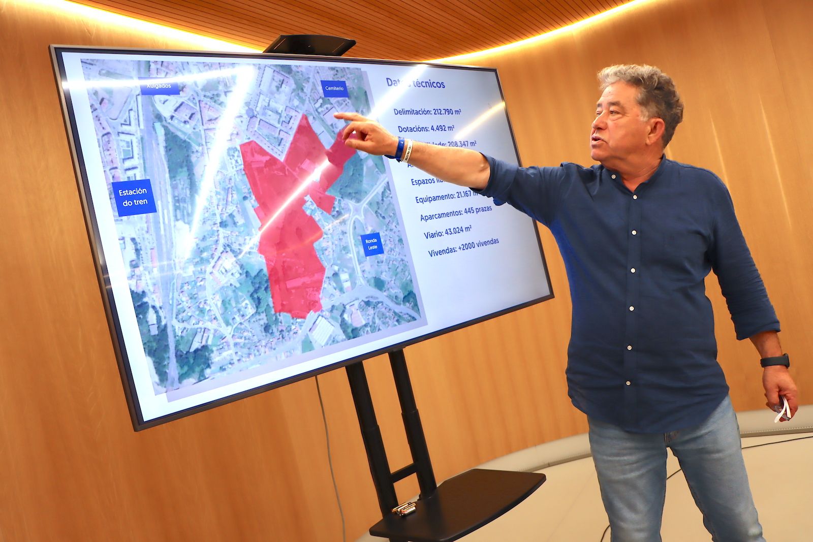 El alcalde explica el ámbito de actuación del PIA de A Parda