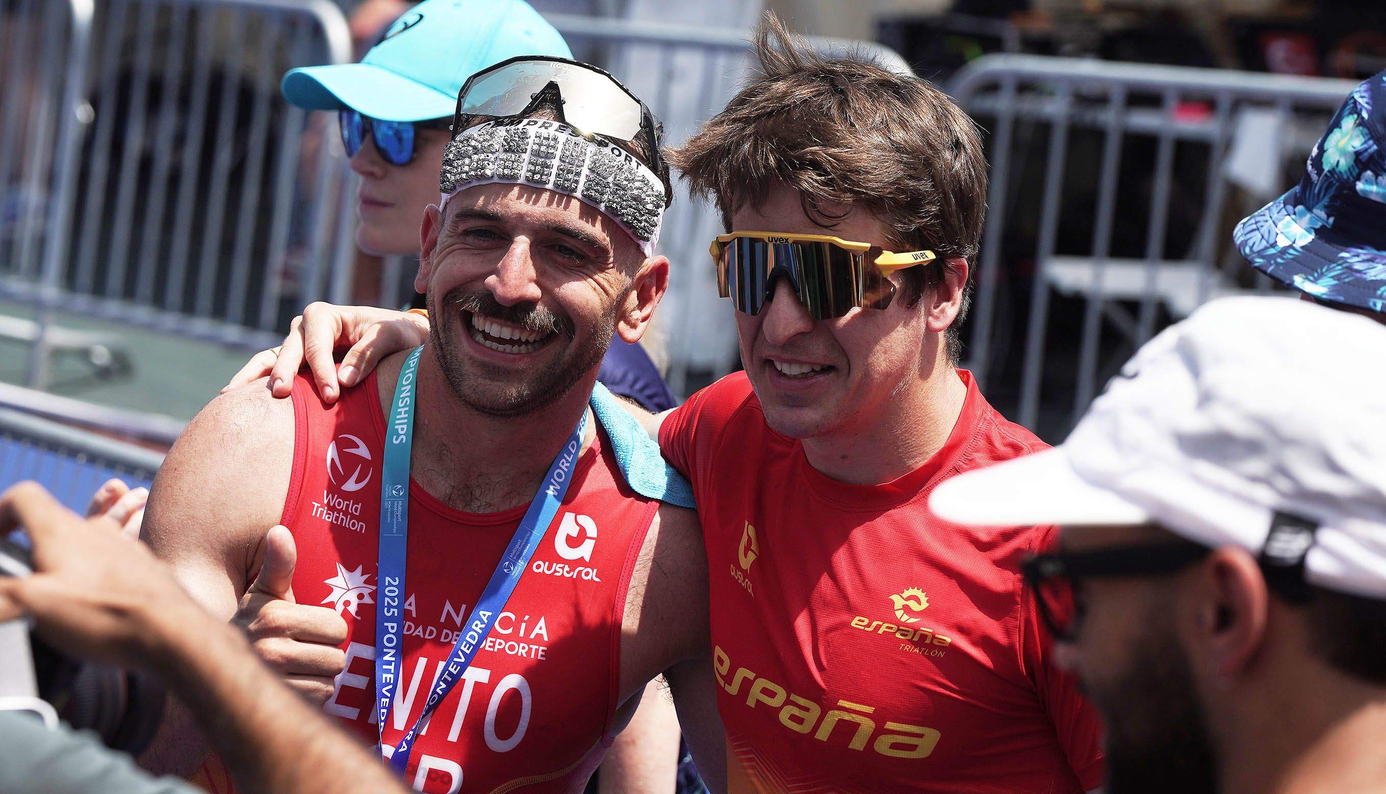 Antonio Benito e Pablo Dapena na meta do Mundial de tríatlon de longa distancia Antonio Benito e Pablo Dapena na meta do Mundial de tríatlon de longa distancia