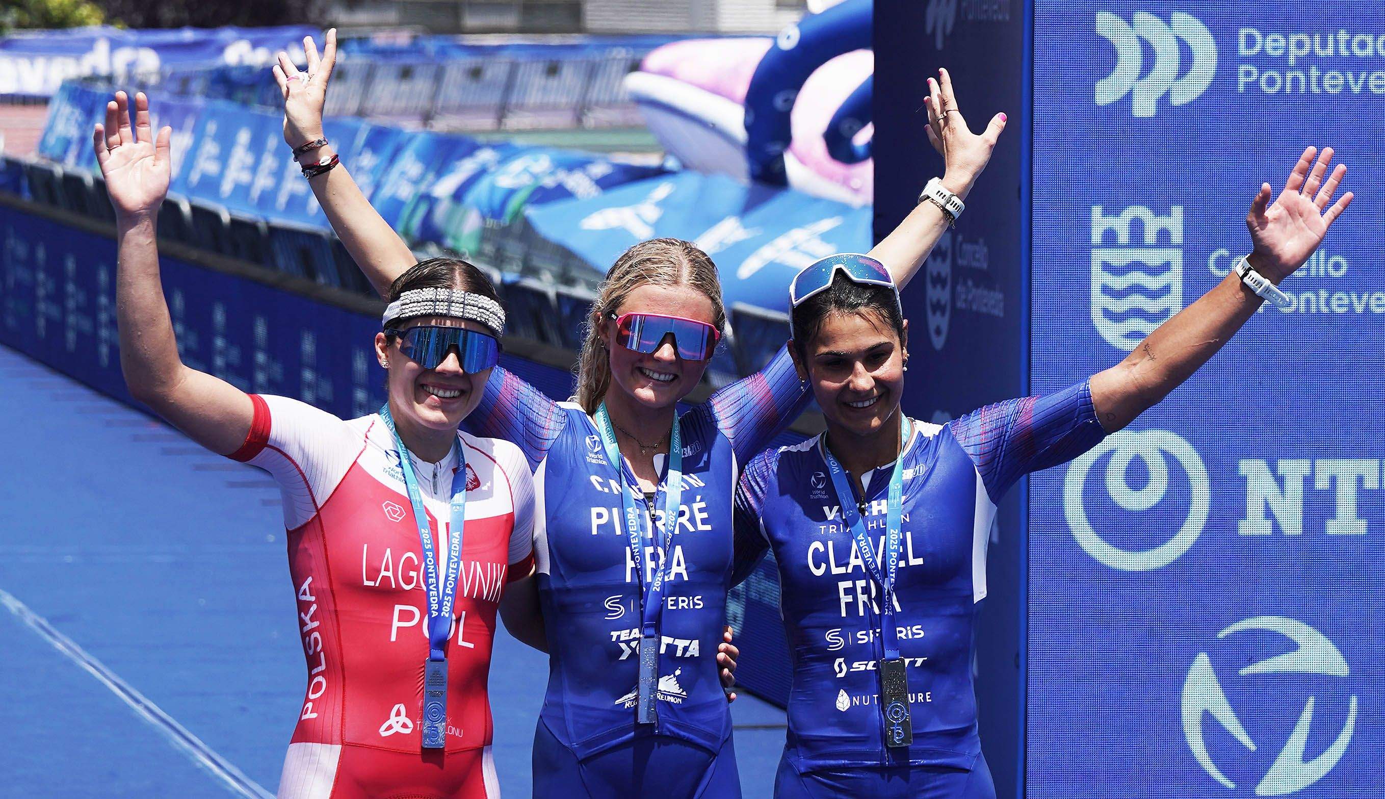 Marta Lagownik, Marjolaine Pierre e Charlène Caravel na meta do Mundial de tríatlon de longa distancia Marta Lagownik, Marjolaine Pierre e Charlène Caravel na meta do Mundial de tríatlon de longa distancia
