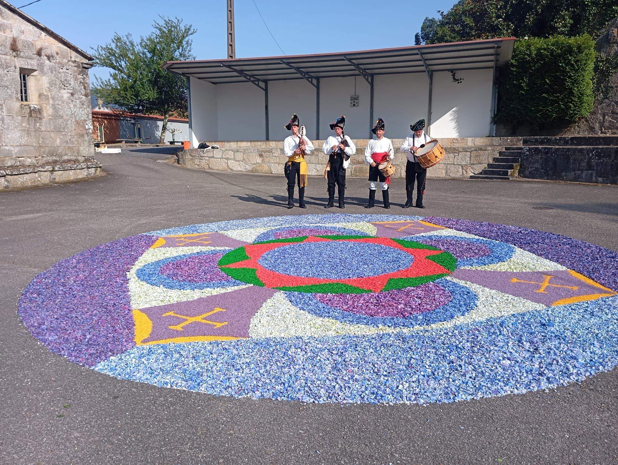 Alfombra floral do Corpus en Cerponzóns