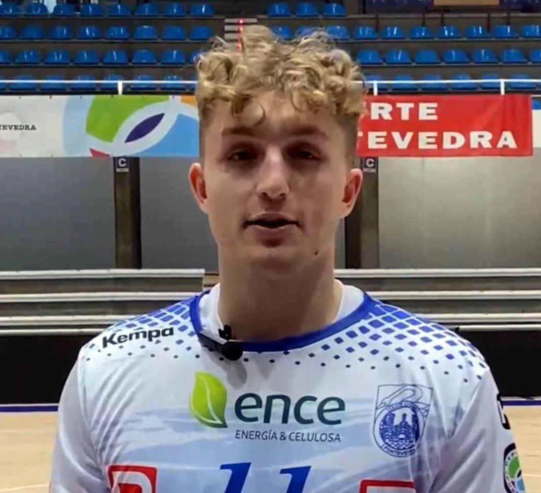 Víctor Fernández, central do Cisne