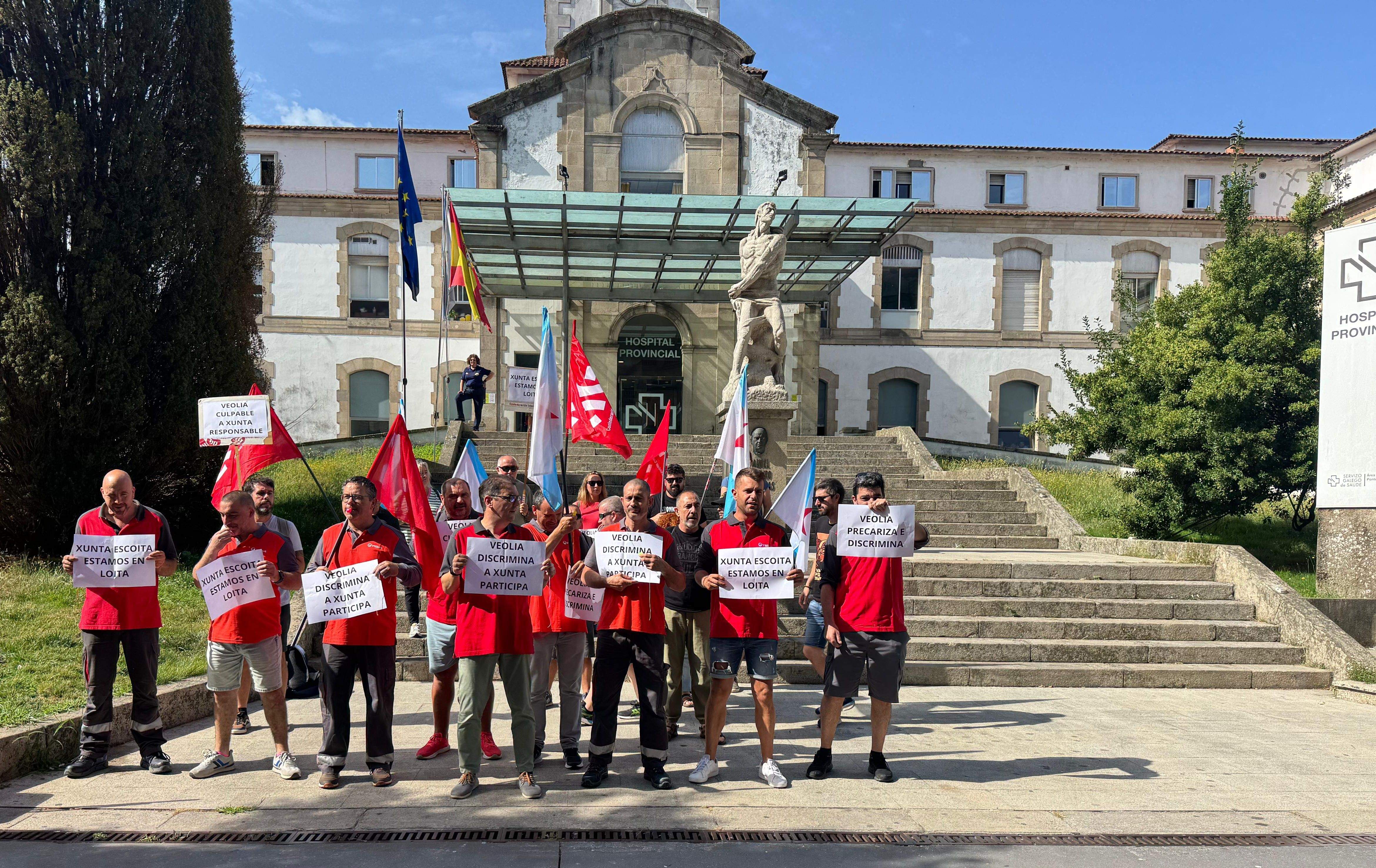Persoal da empresa Veolia, encargada do mantemento no Hospital Provincial