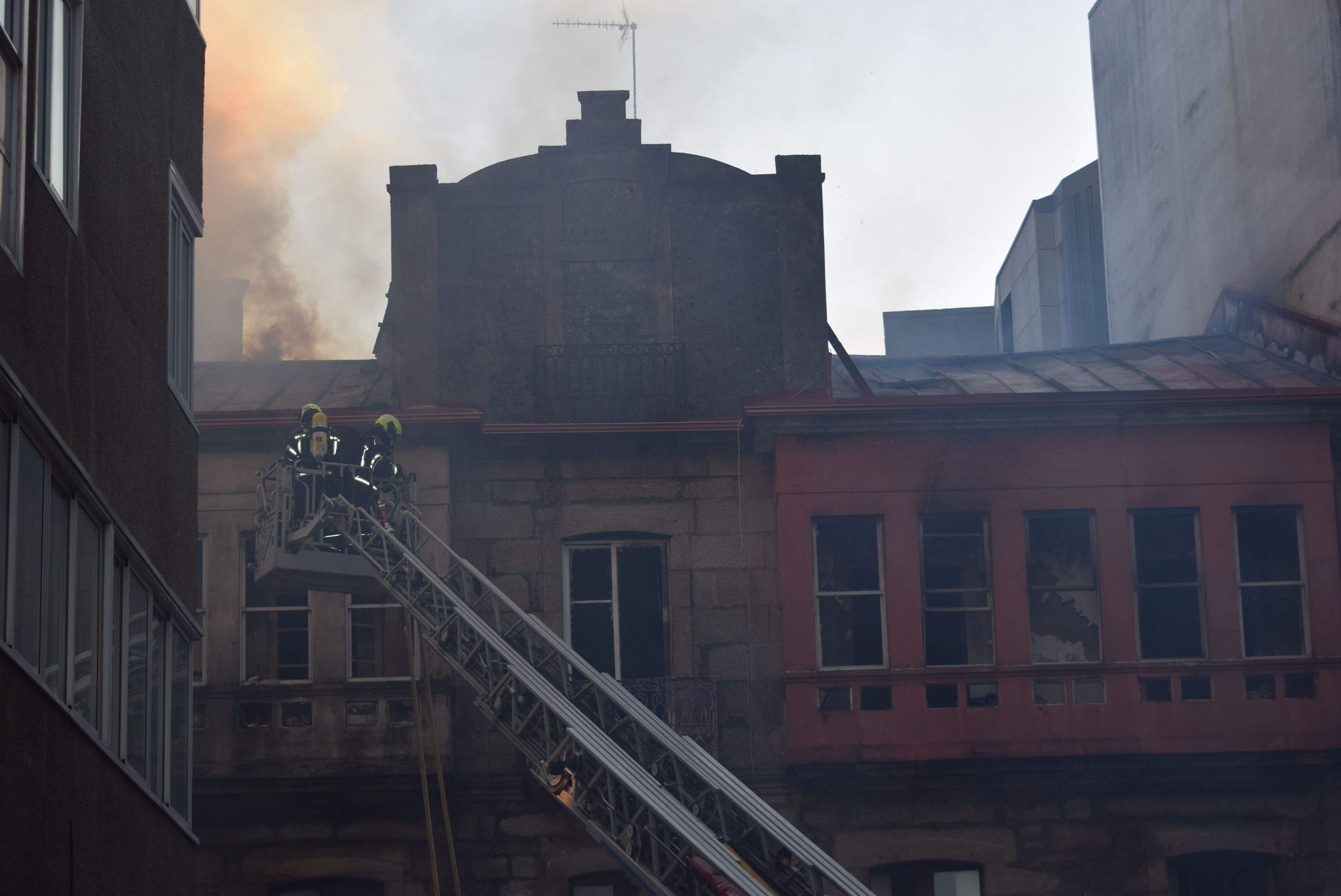 Incendio nun edificio da rúa Riestra