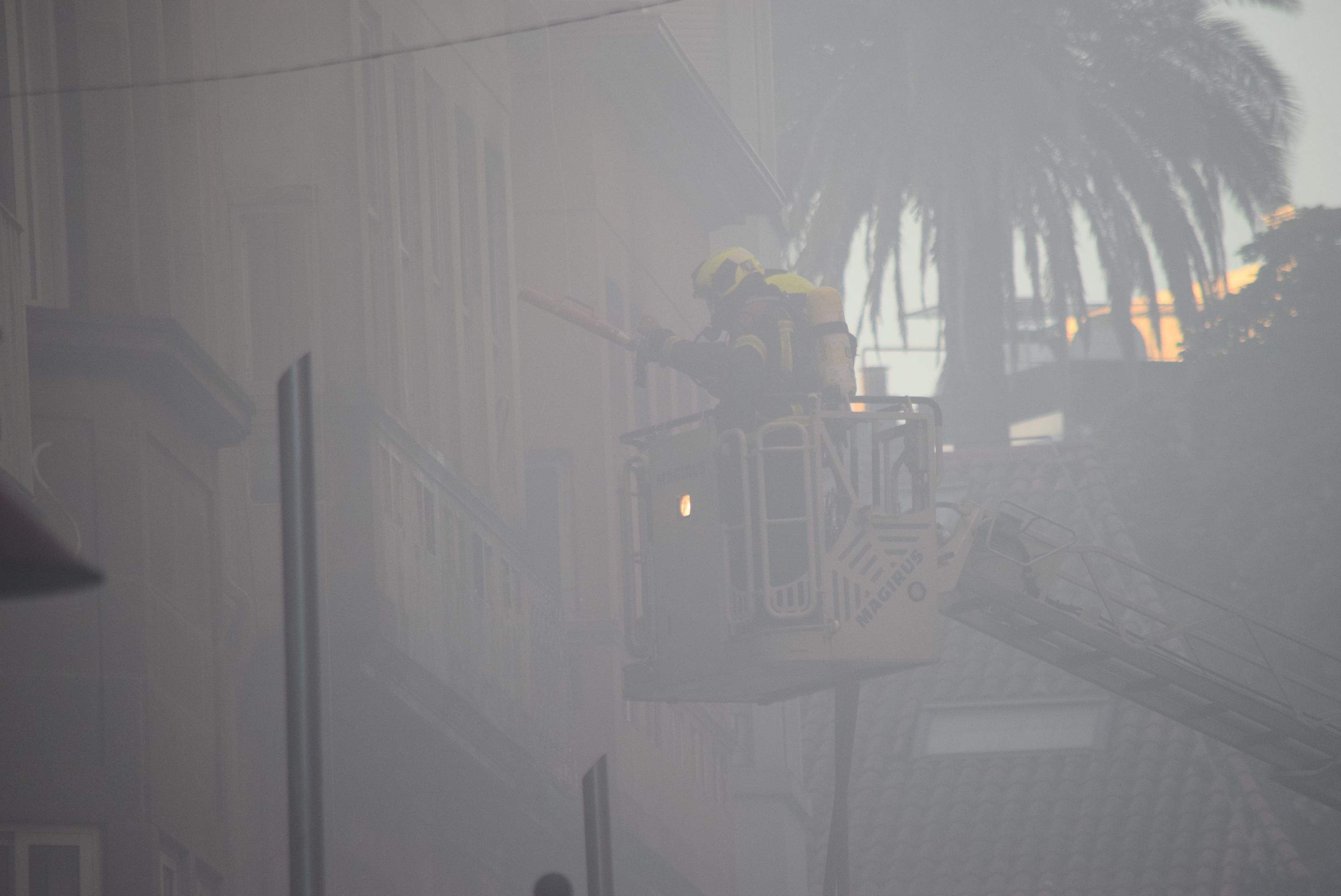 Incendio nun edificio da rúa Riestra