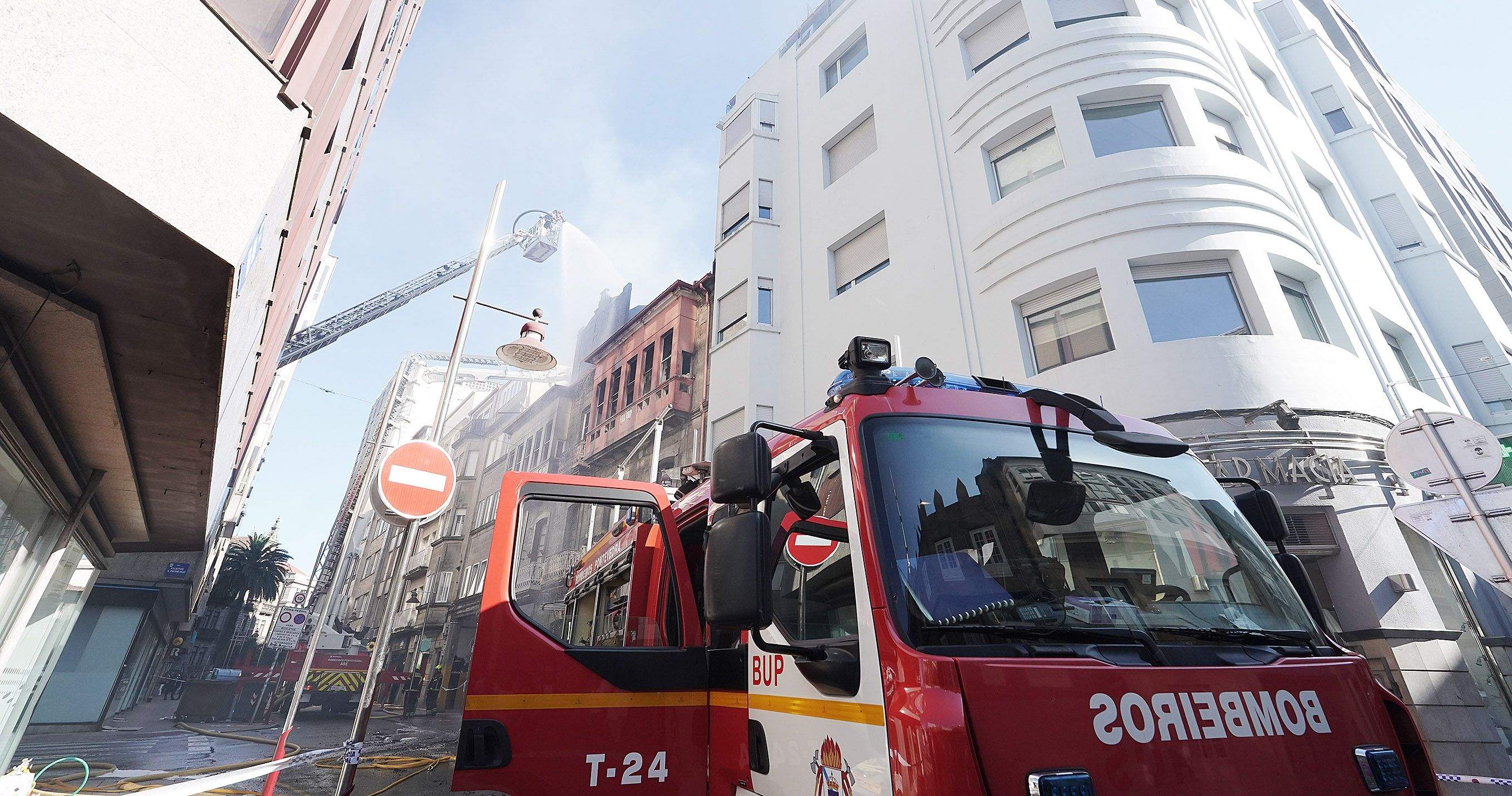 Incendio en un edificio de la calle Riestra Incendio en un edificio de la calle Riestra