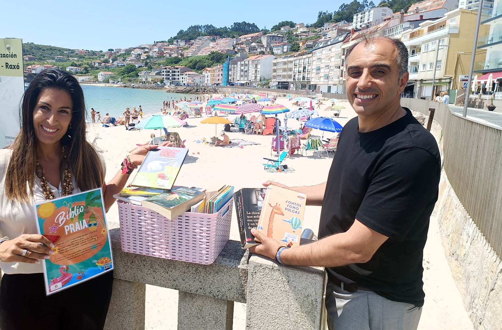 Presentación do servizo Bibliopraia na praia de Xiorto