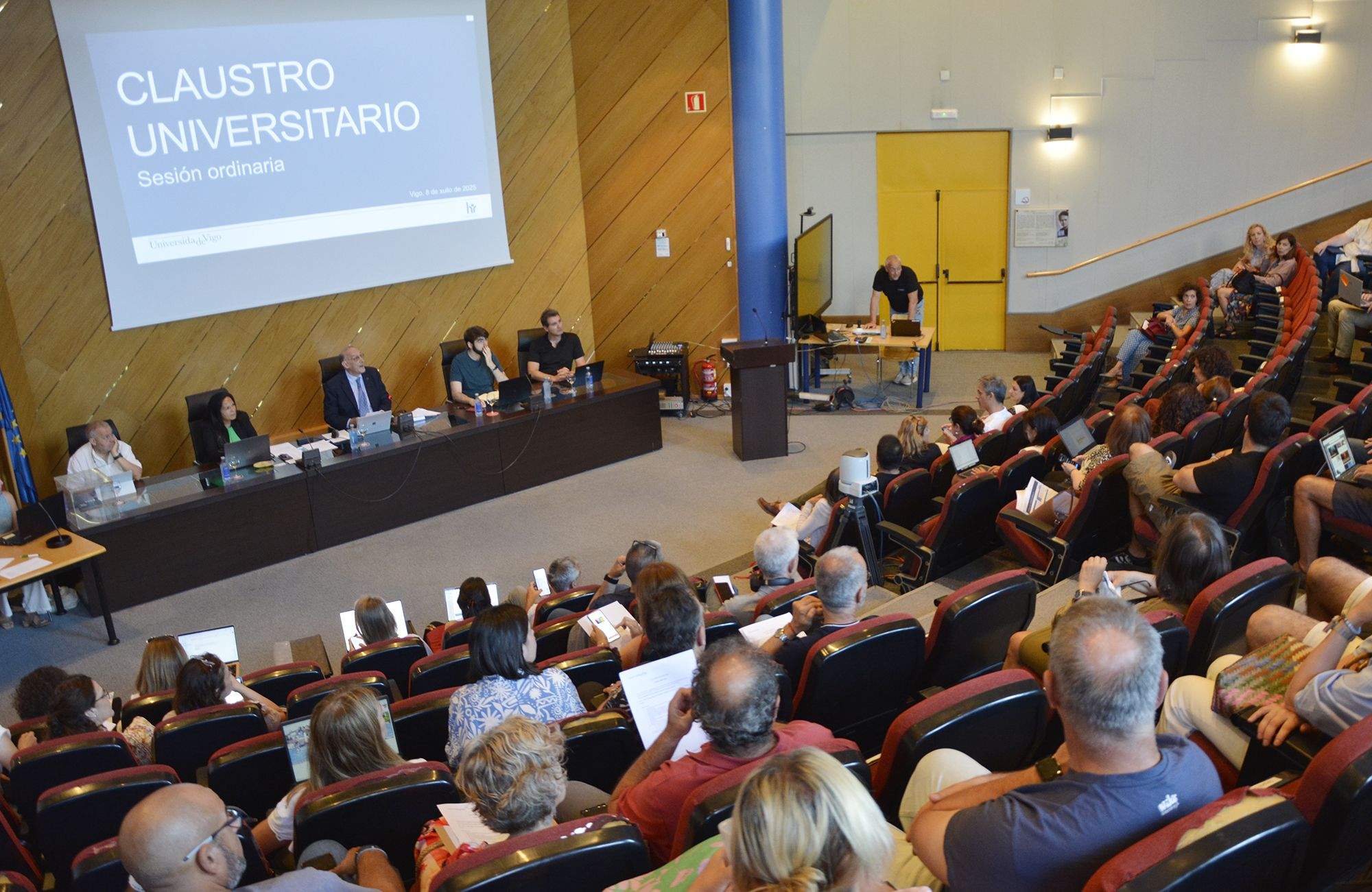Claustro da Universidade de Vigo celebrado en Ourense