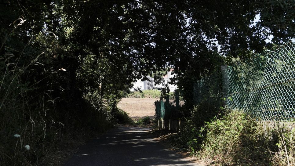 Camiño alternativo á avenida de Bos Aires que usan os veciños Camiño alternativo á avenida de Bos Aires que usan os veciños