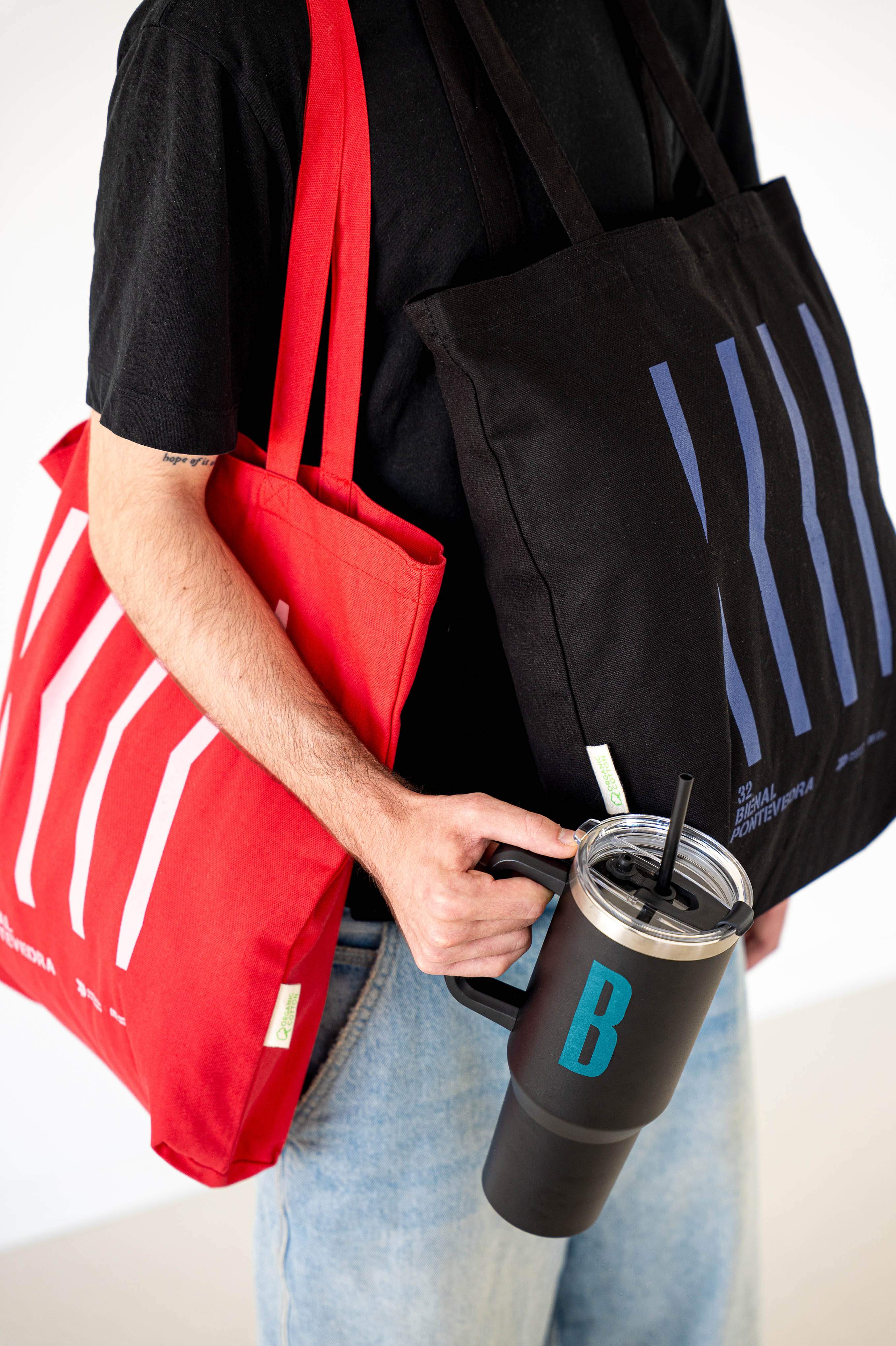 Colección de merchandising oficial de la Bienal de Pontevedra