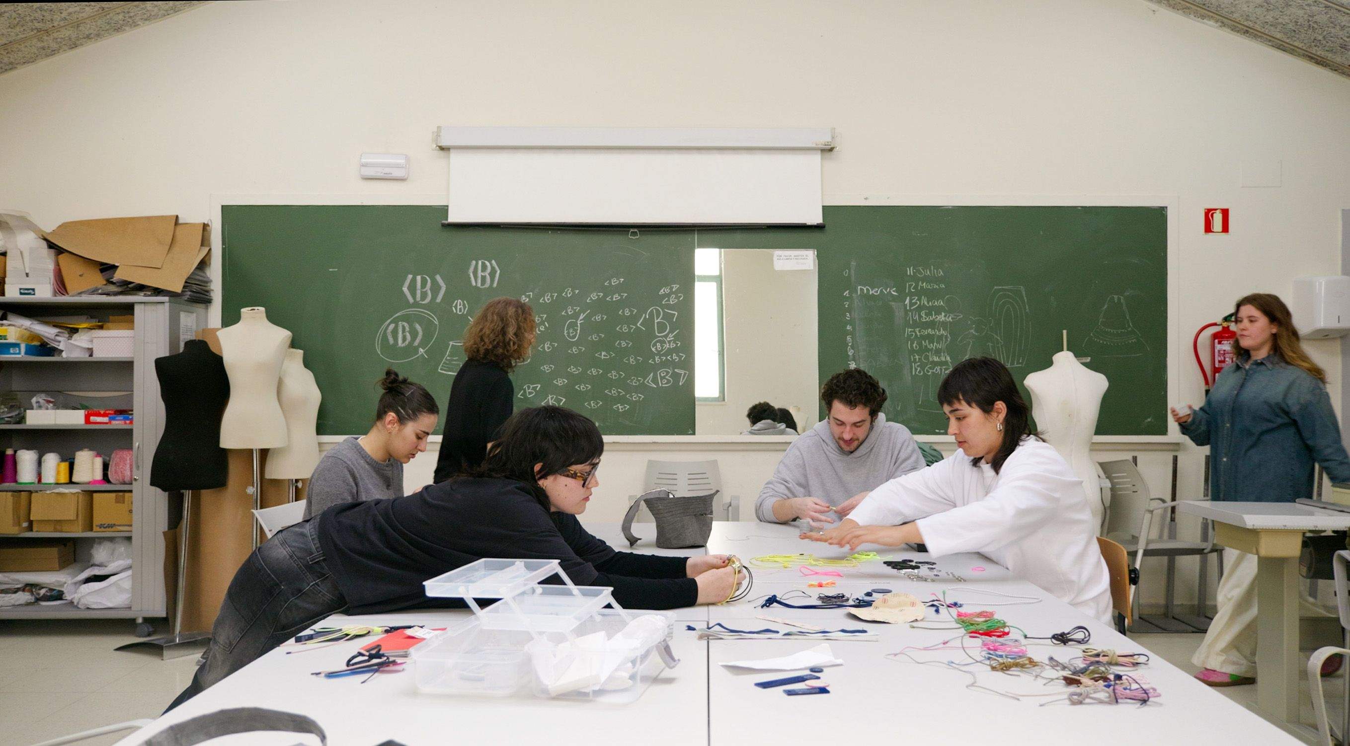 Colección de merchandising oficial de la Bienal de Pontevedra