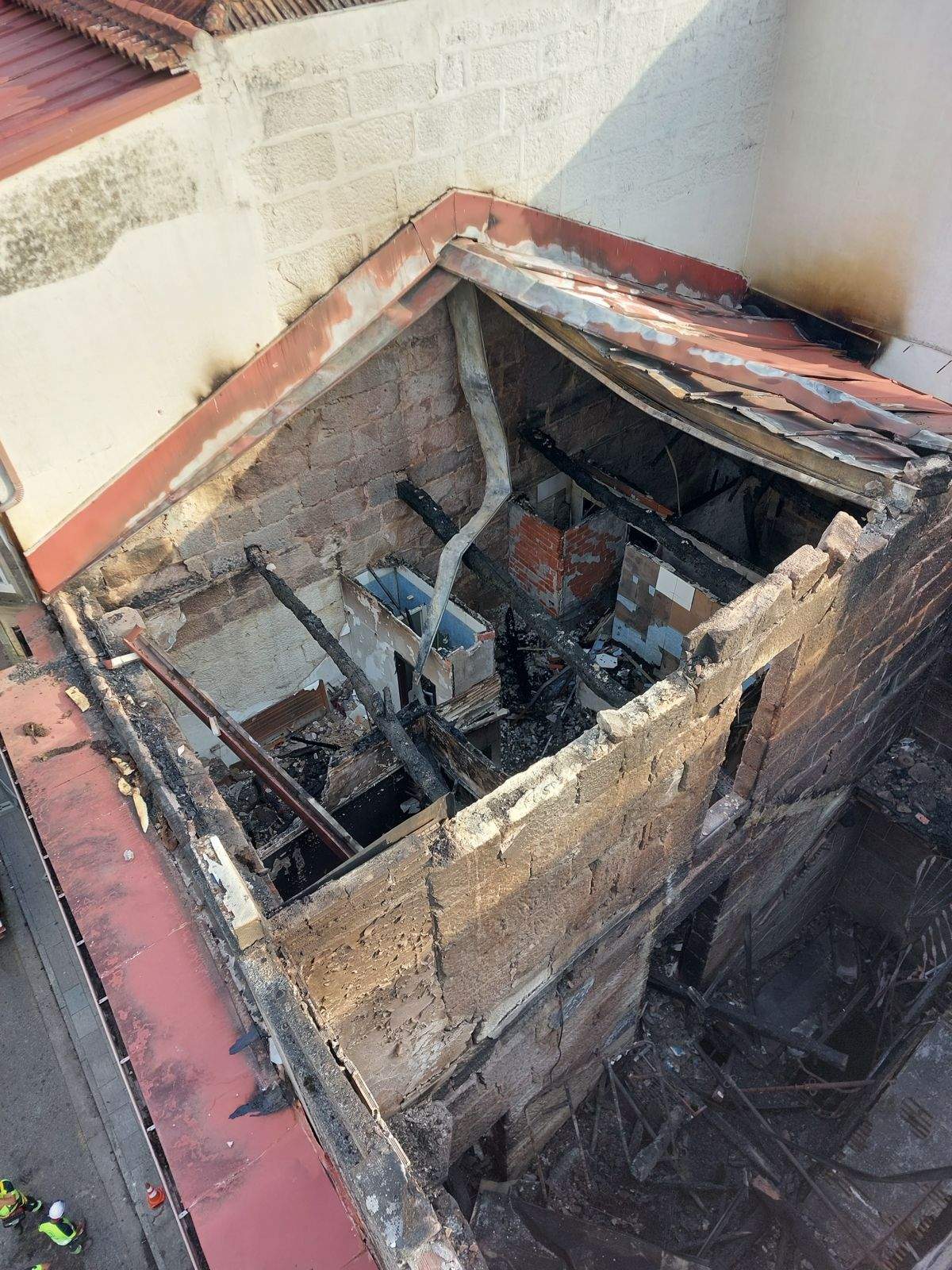 Estado del interior del inmueble incendiado en Riestra Estado del interior del inmueble incendiado en Riestra