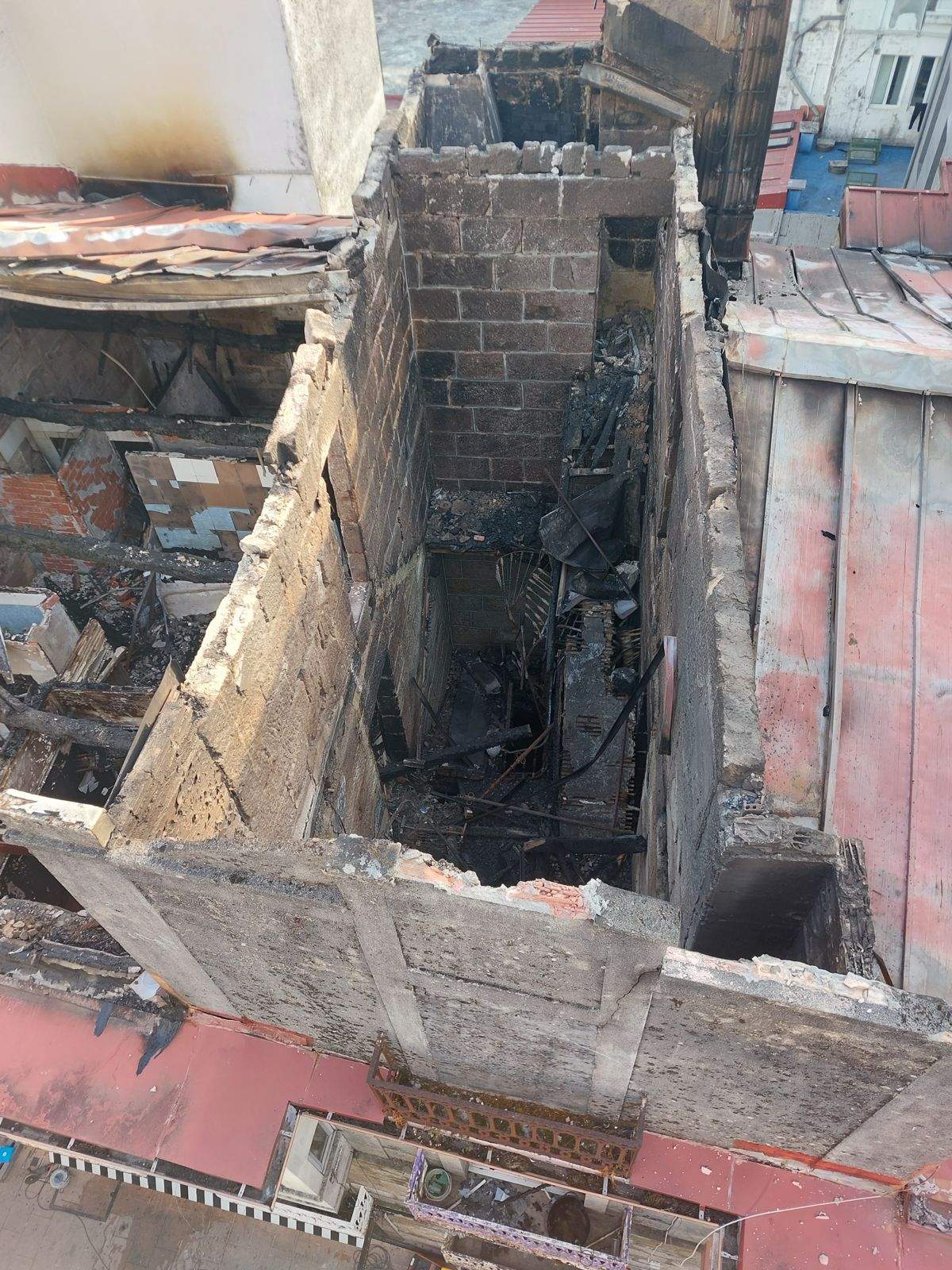 Estado del interior del inmueble incendiado en Riestra Estado del interior del inmueble incendiado en Riestra