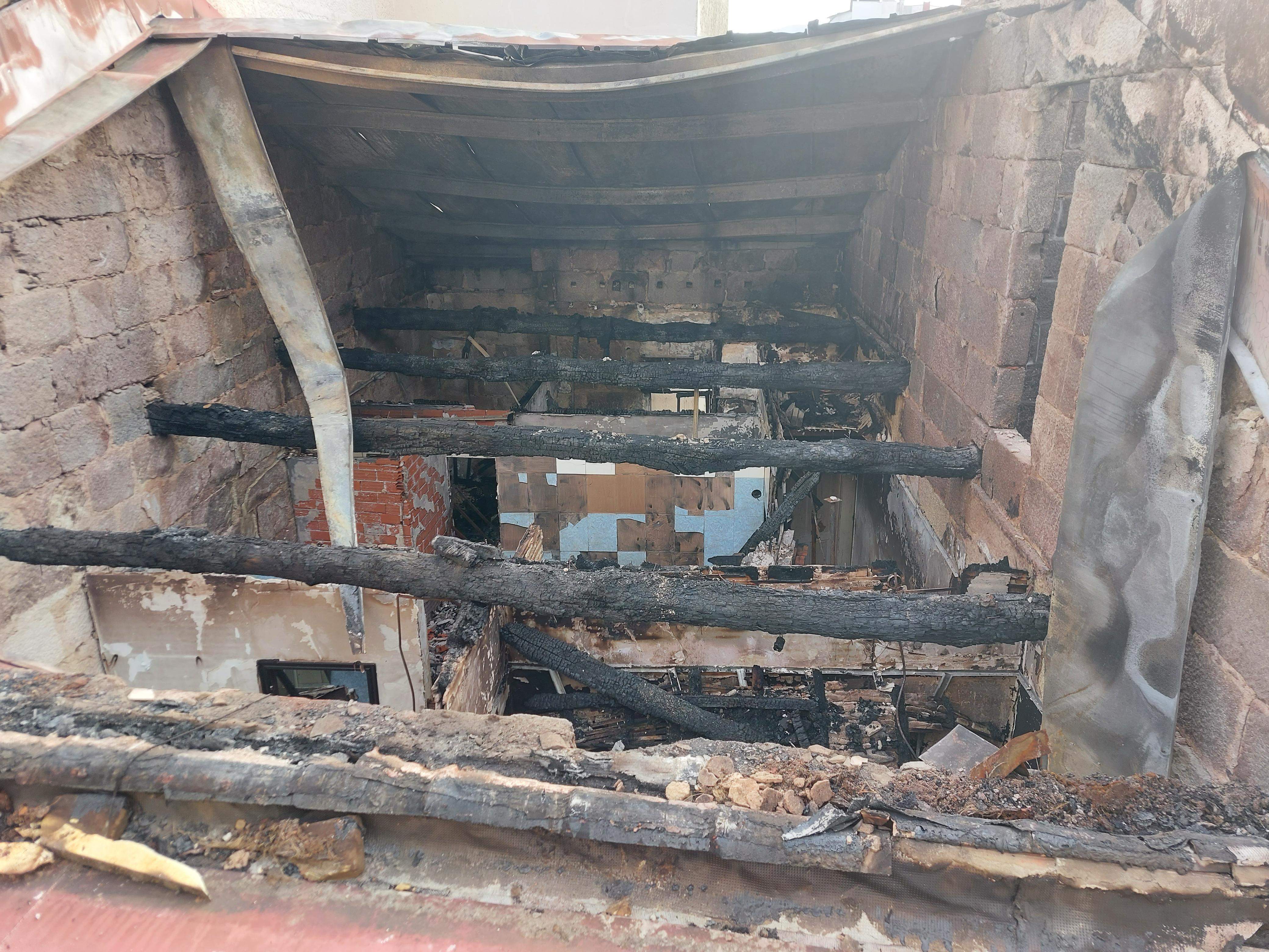 Estado del interior del inmueble incendiado en Riestra Estado del interior del inmueble incendiado en Riestra