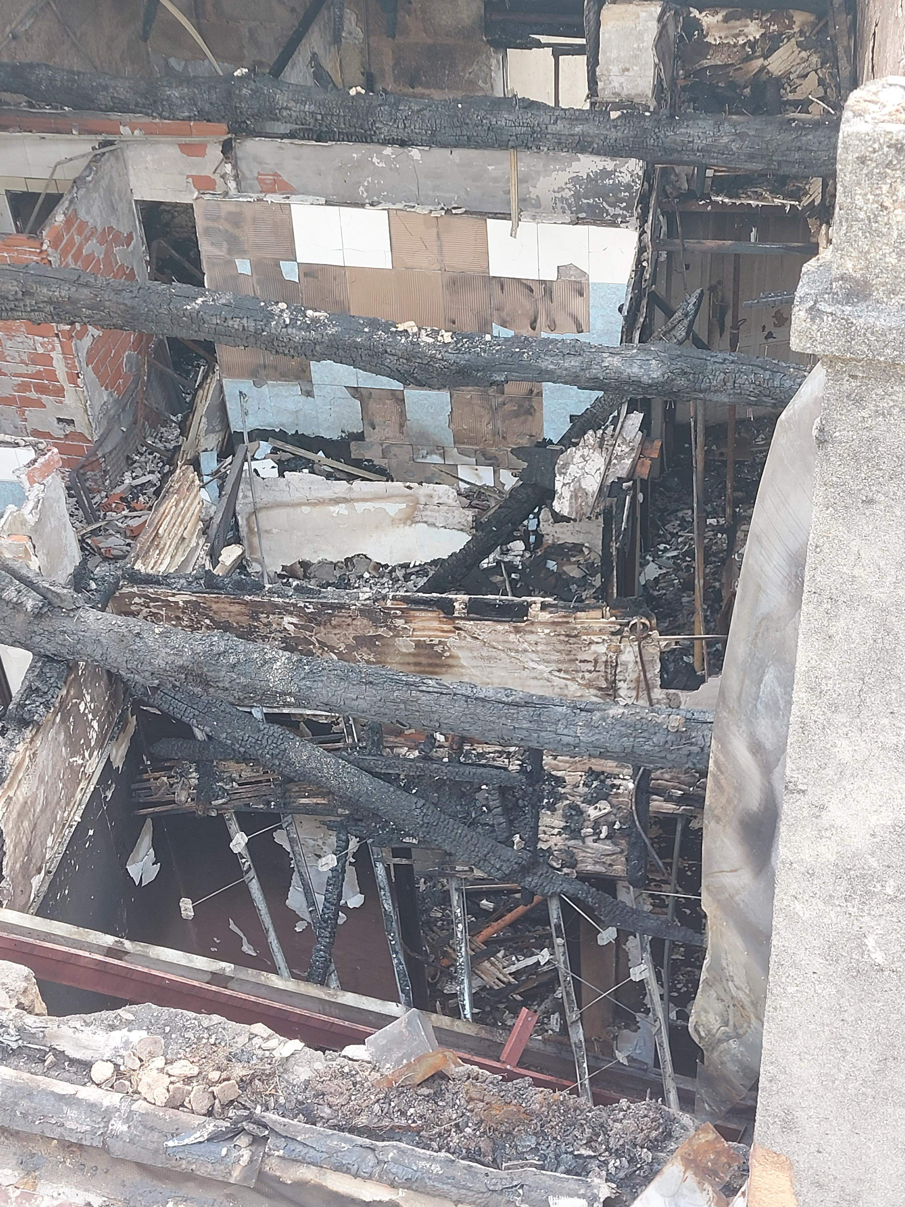 Estado del interior del inmueble incendiado en Riestra Estado del interior del inmueble incendiado en Riestra