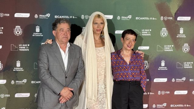 Samantha Hudson, con Miguel Anxo Fernández Lores e María Guerra