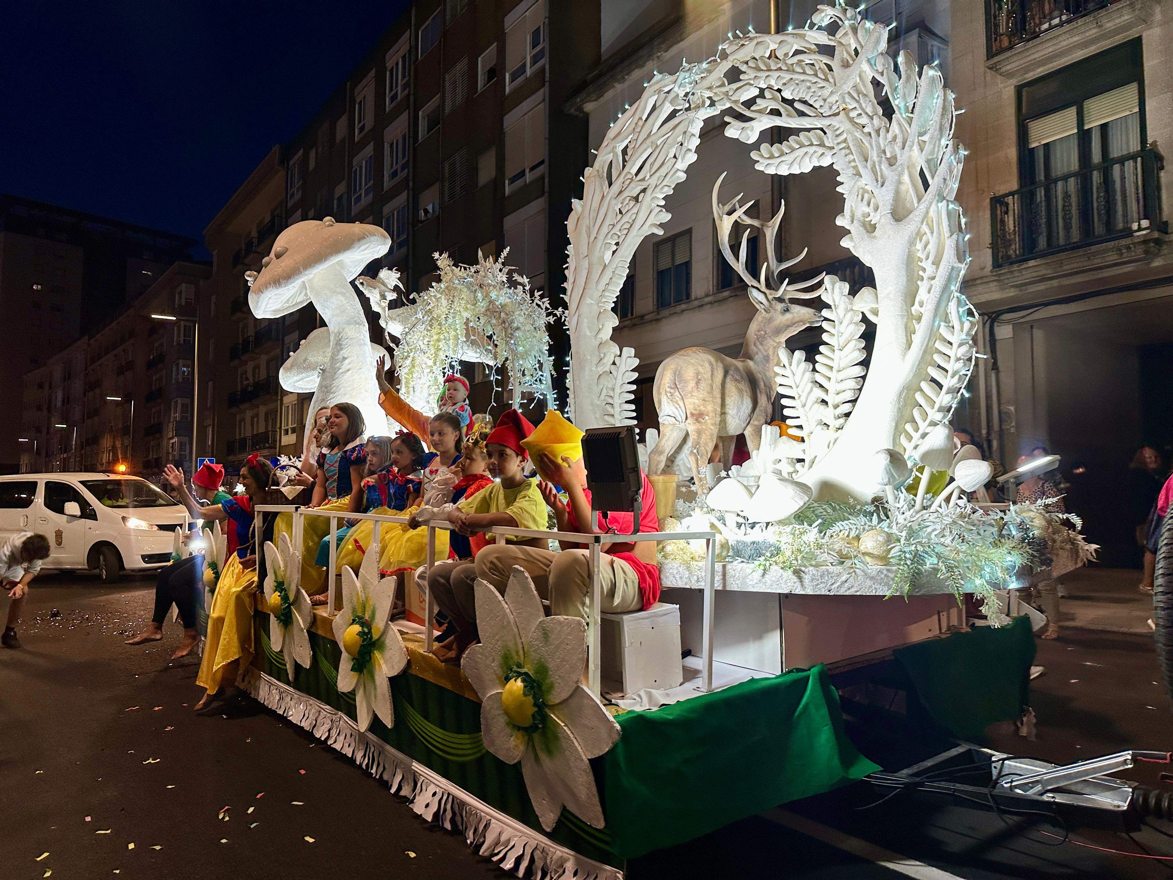 Batalla de Flores nocturna 2025 en Marín