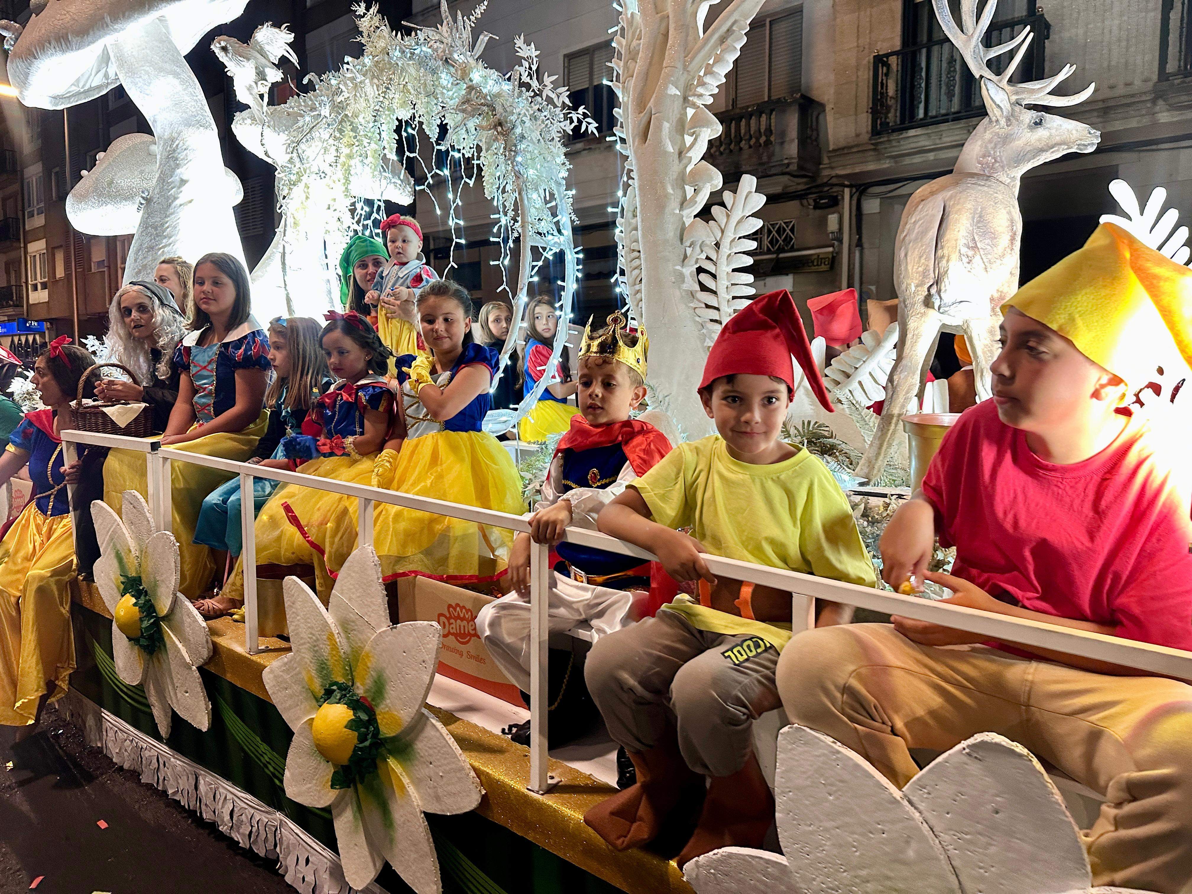 Batalla de Flores nocturna 2025 en Marín