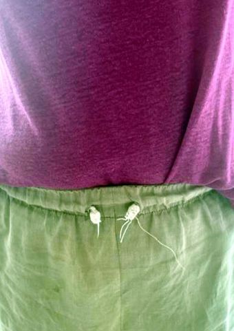 Camiseta por dentro do pantalón, moda deste verán Camiseta por dentro do pantalón, moda deste verán