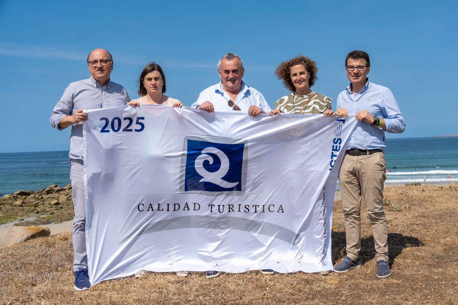A bandeira Q de Calidade ondea en 16 praias de Sanxenxo