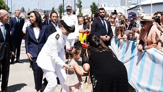 Leonor de Borbón saluda al público durante su nombramiento como hija predilecta de Marín