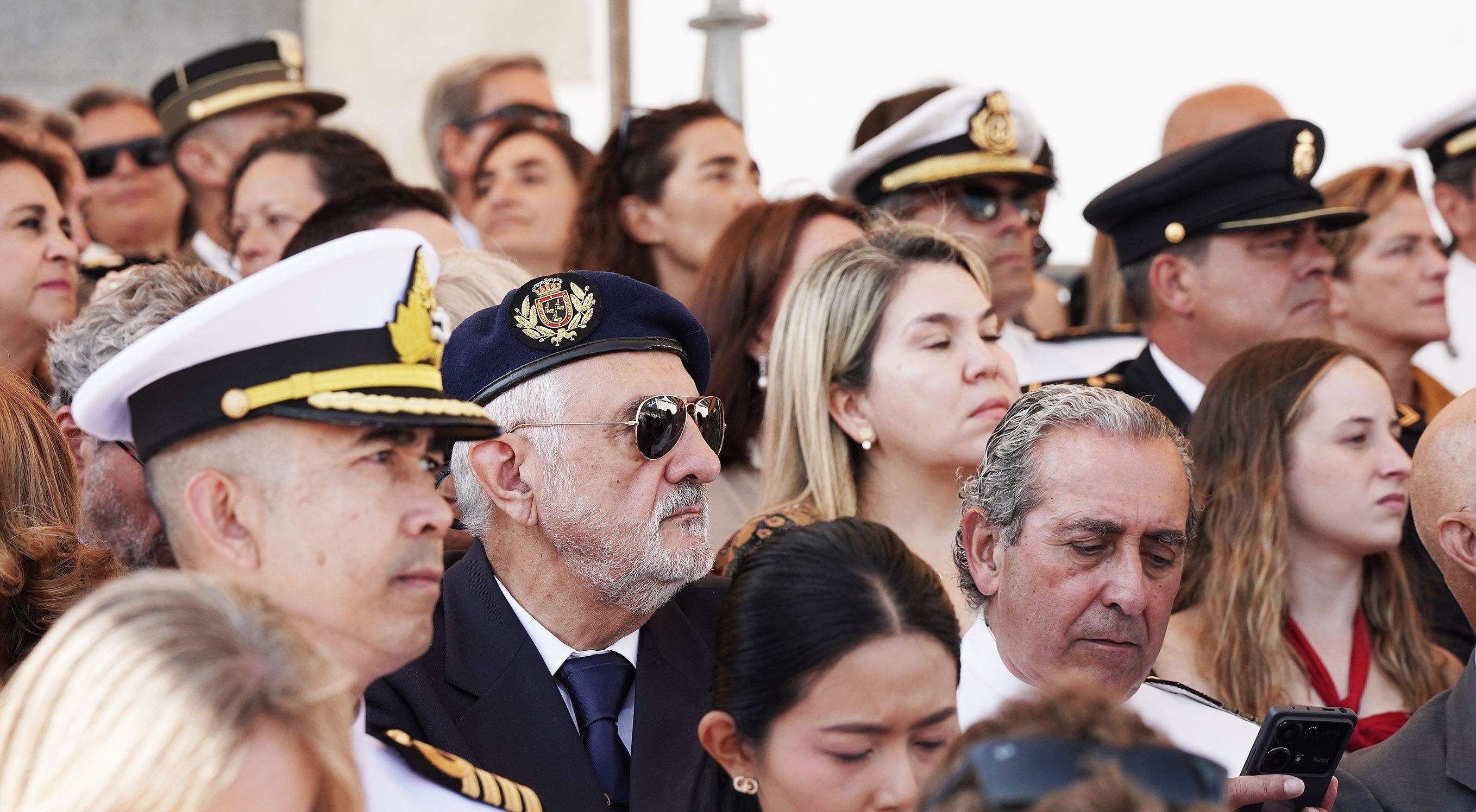 La princesa Leonor recibe la Gran Cruz al Mérito Naval durante la entrega de reales despachos