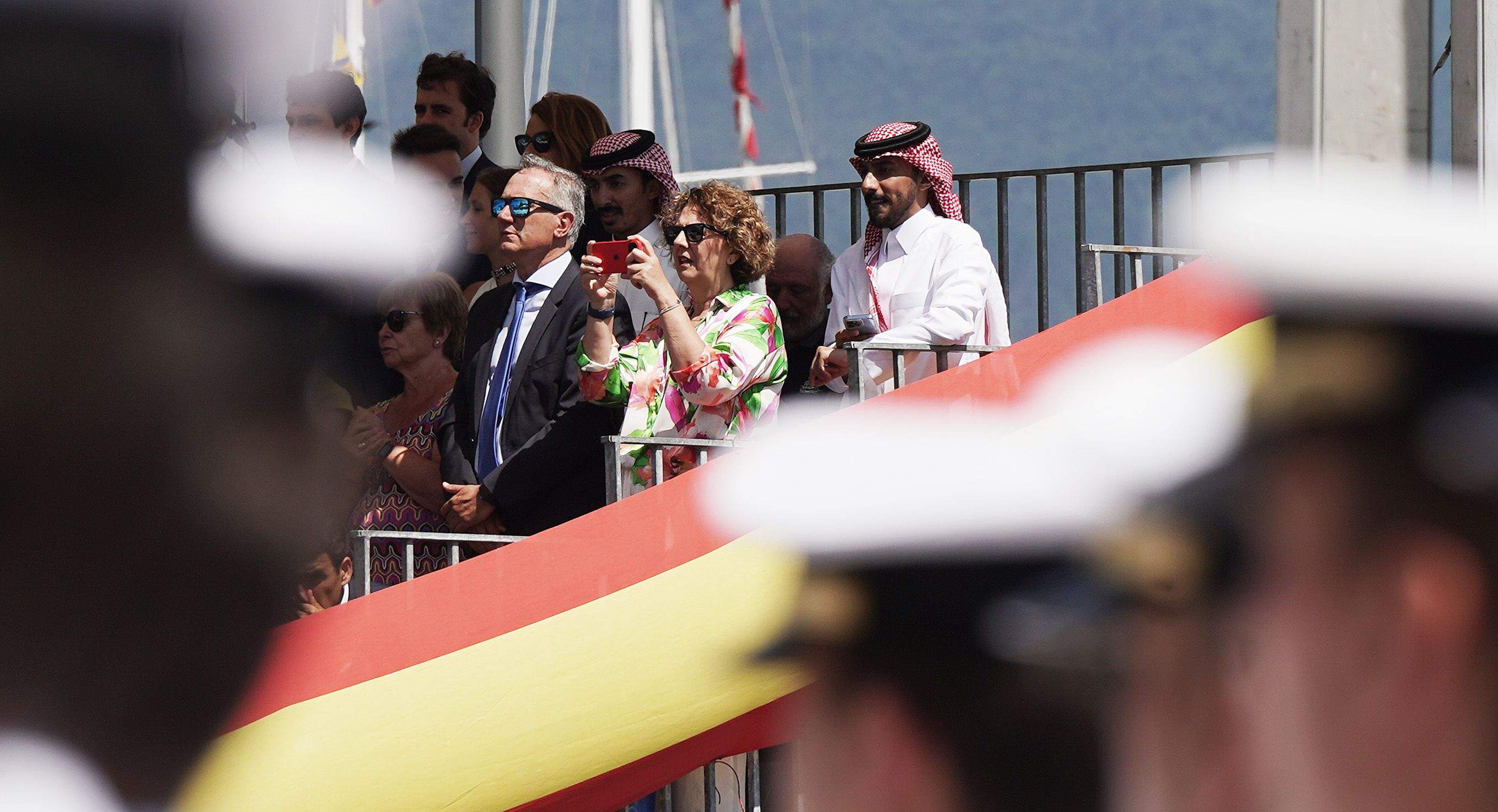La princesa Leonor recibe la Gran Cruz al Mérito Naval durante la entrega de reales despachos