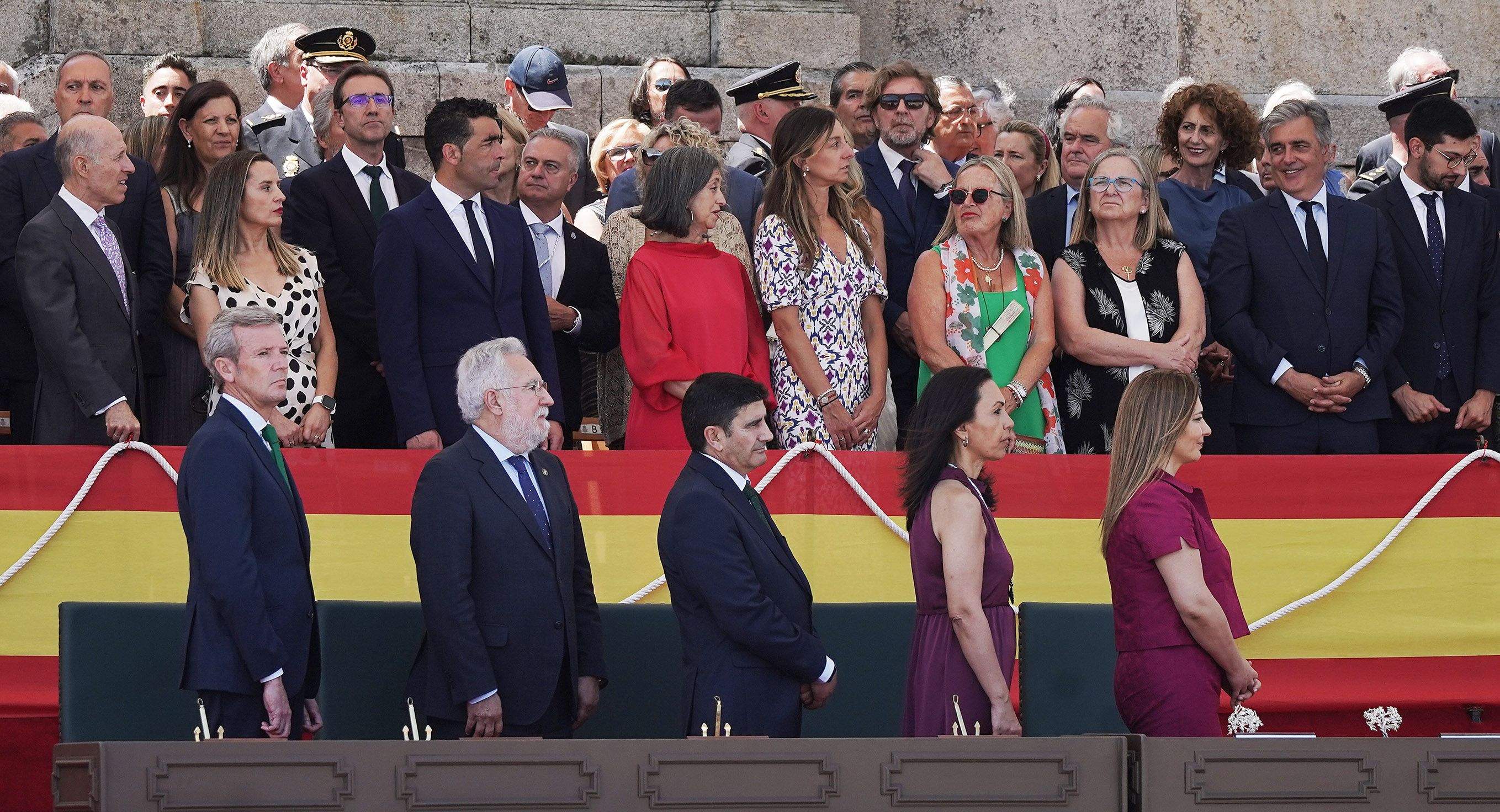La princesa Leonor recibe la Gran Cruz al Mérito Naval durante la entrega de reales despachos