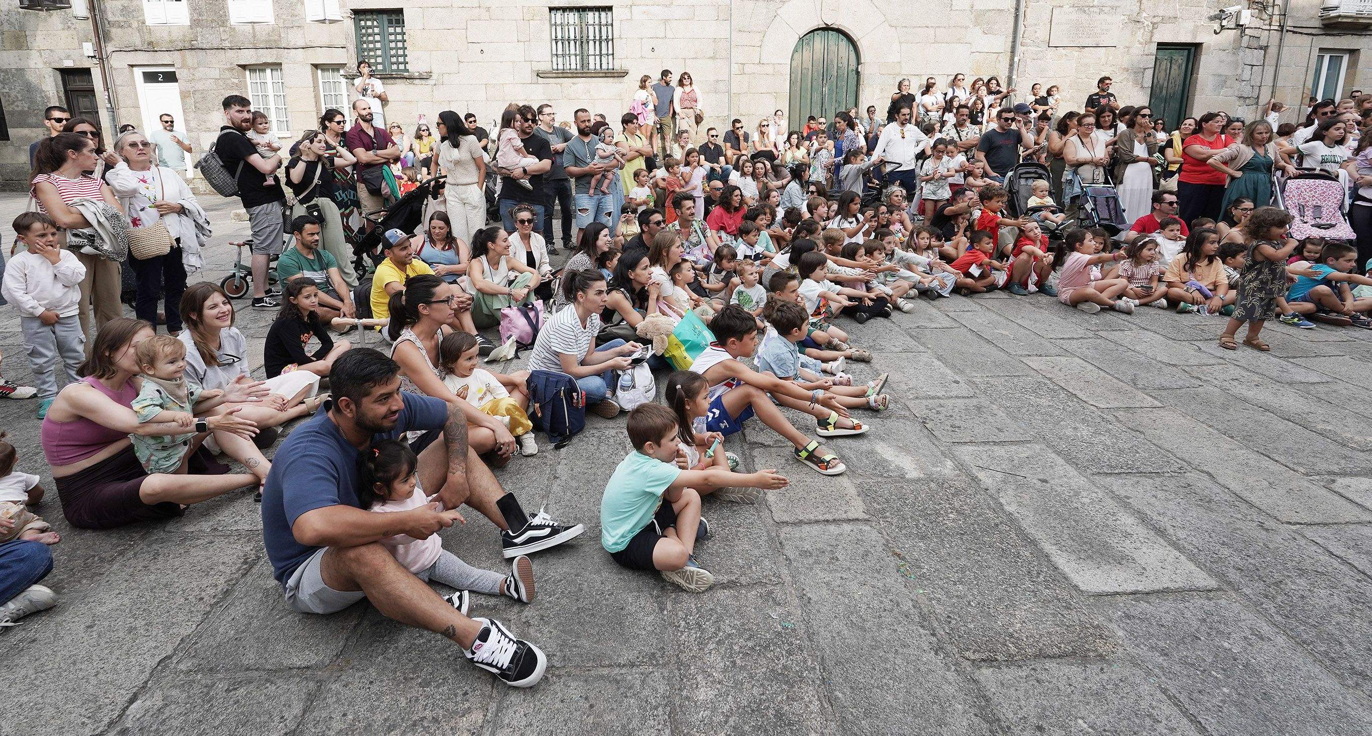Itineranta, con: Asaco Producciones & Cirko Psikario, La Fam y Troula