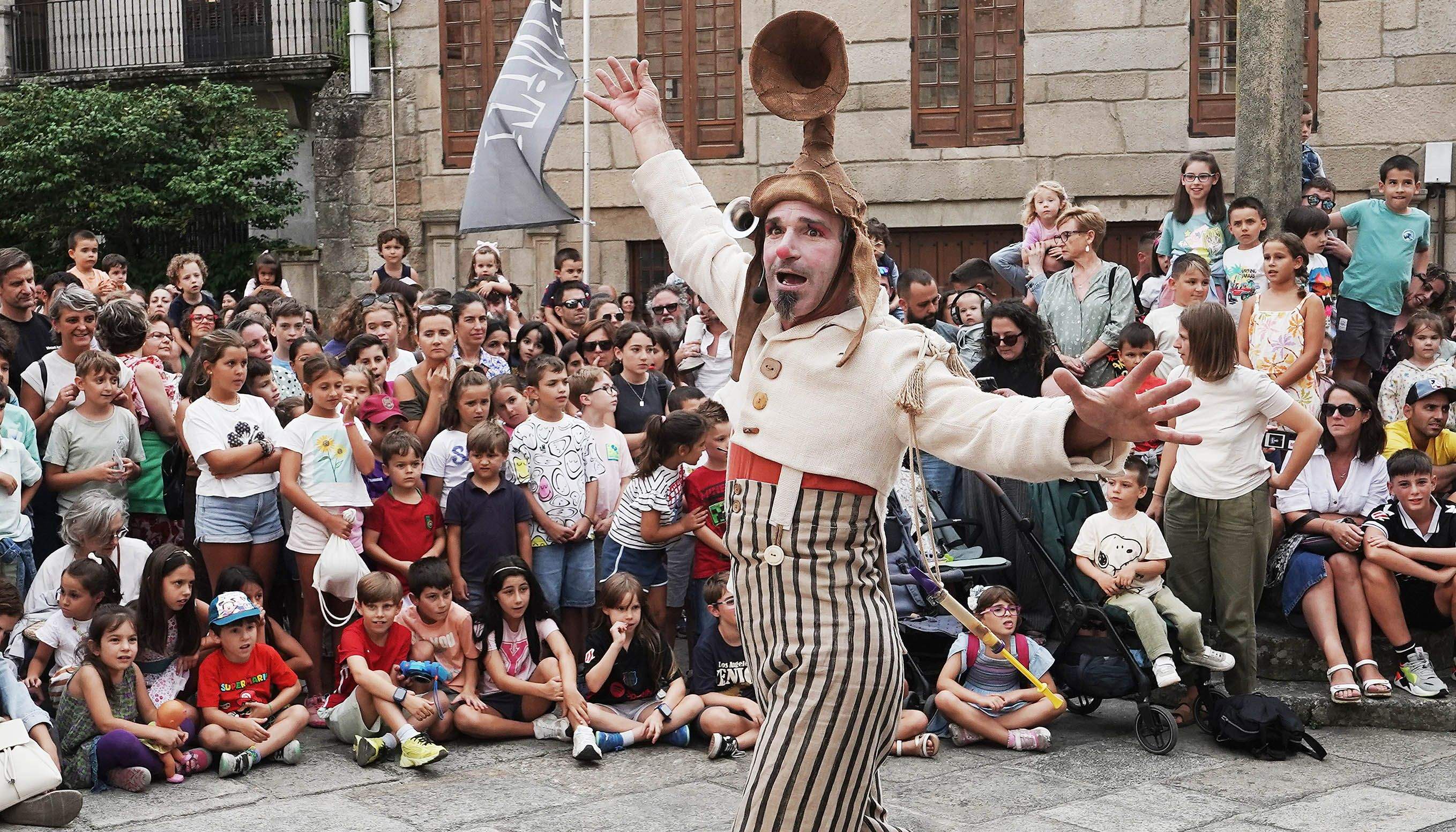 Itineranta, con: Asaco Producciones & Cirko Psikario, La Fam y Troula
