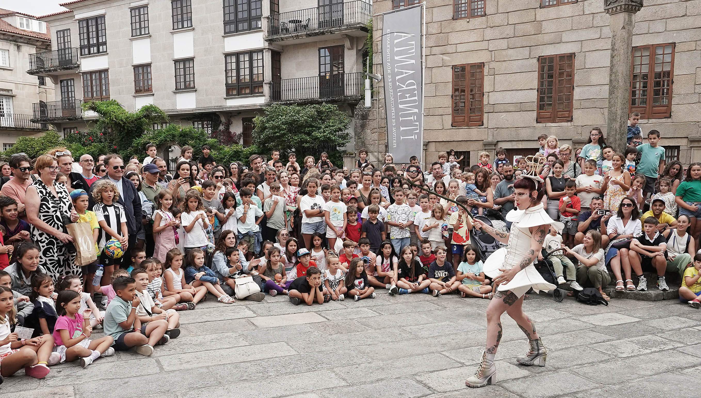 Itineranta, con: Asaco Producciones & Cirko Psikario, La Fam y Troula