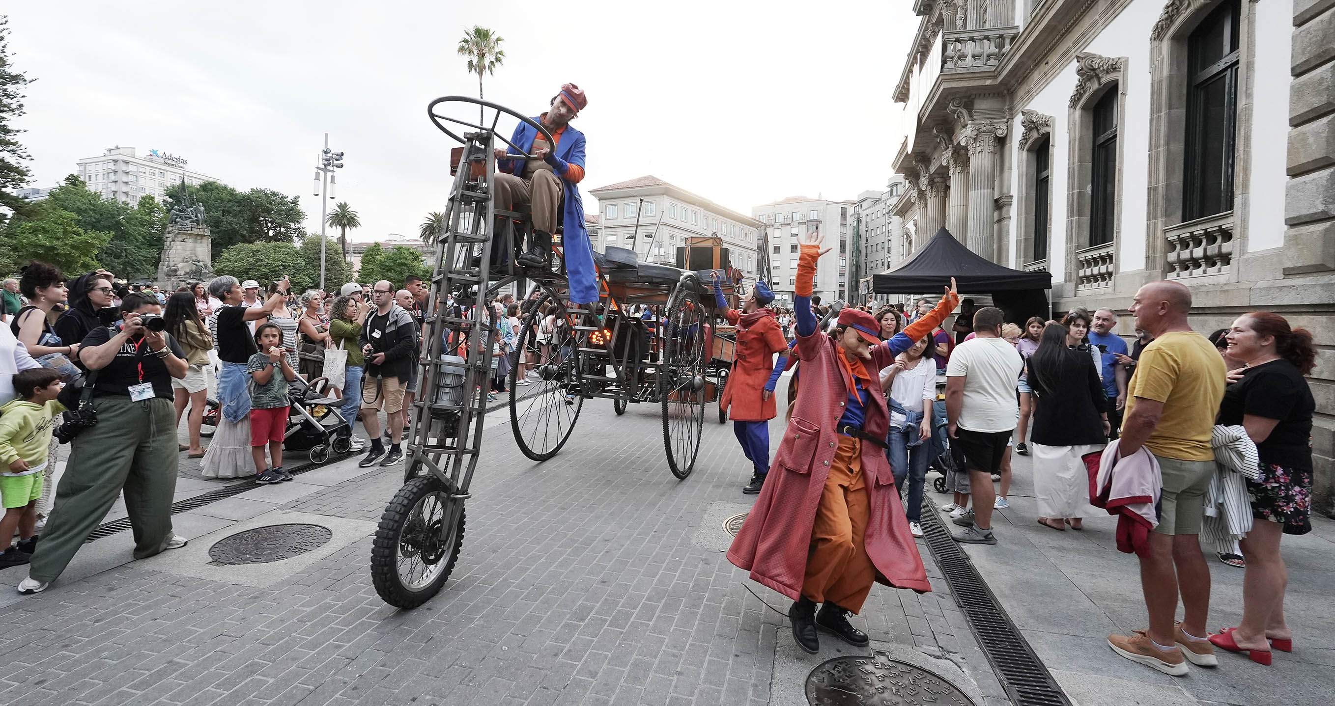 Itineranta, con: Asaco Producciones & Cirko Psikario, La Fam y Troula