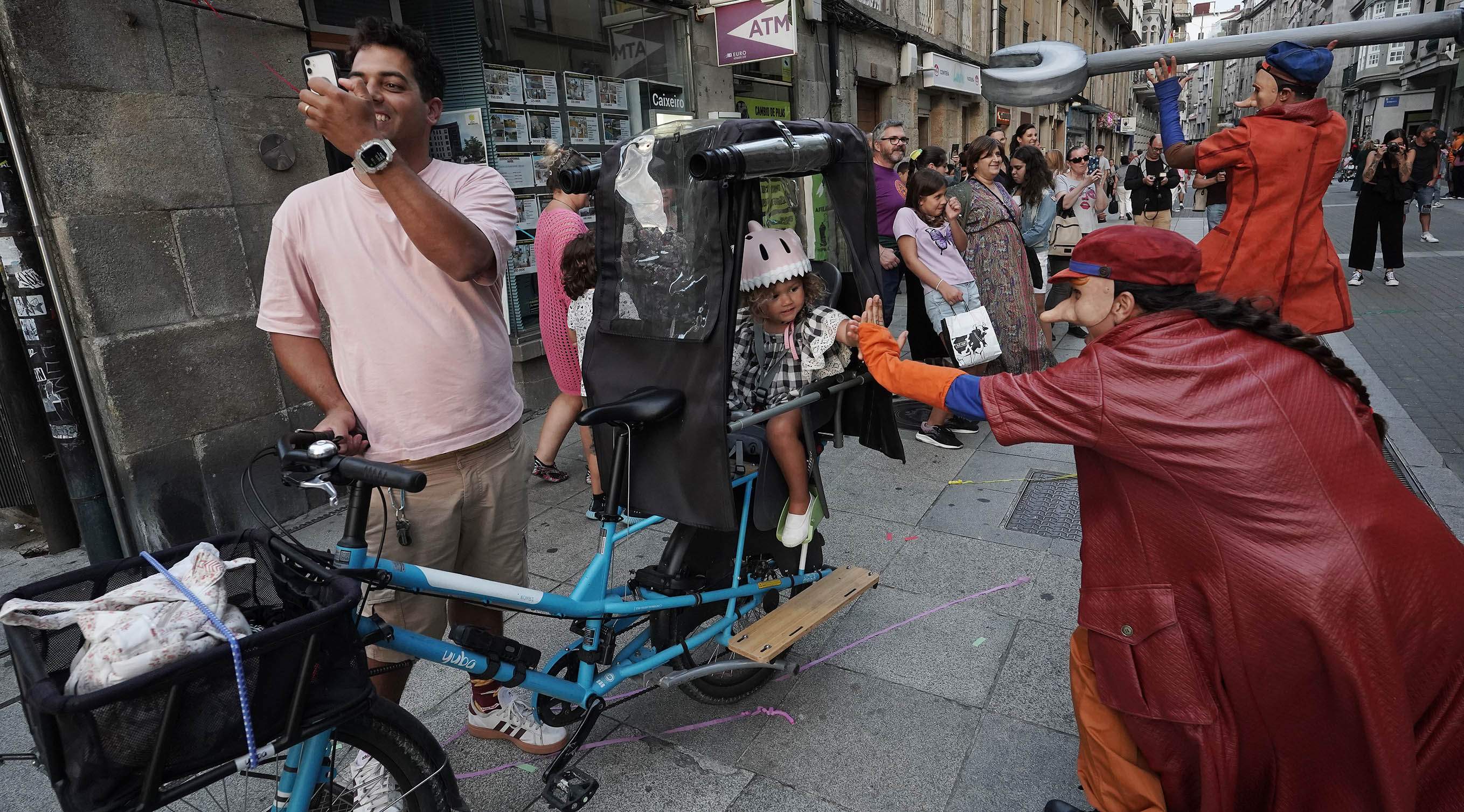 Itineranta, con: Asaco Producciones & Cirko Psikario, La Fam y Troula