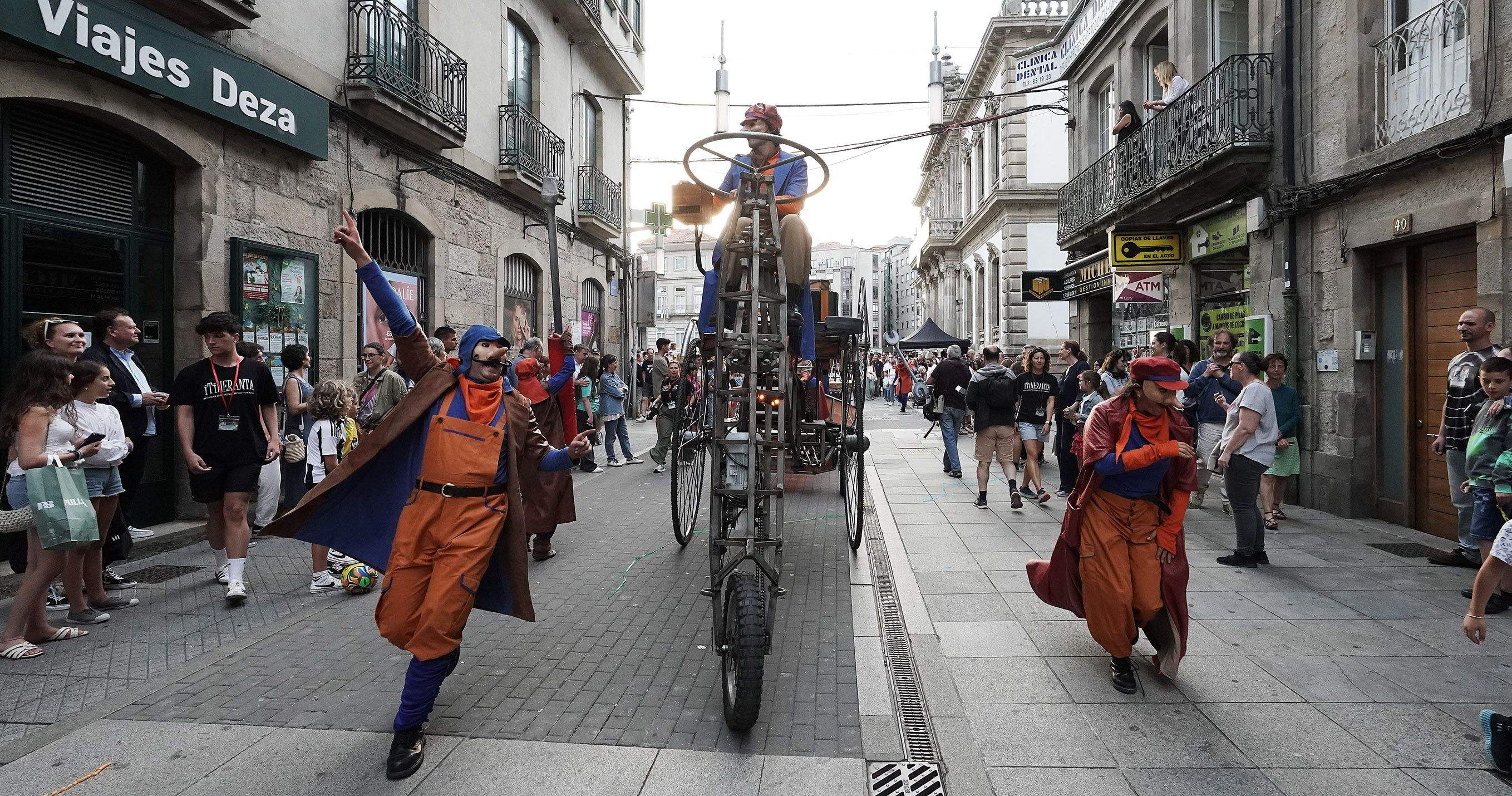 Itineranta, con: Asaco Producciones & Cirko Psikario, La Fam y Troula