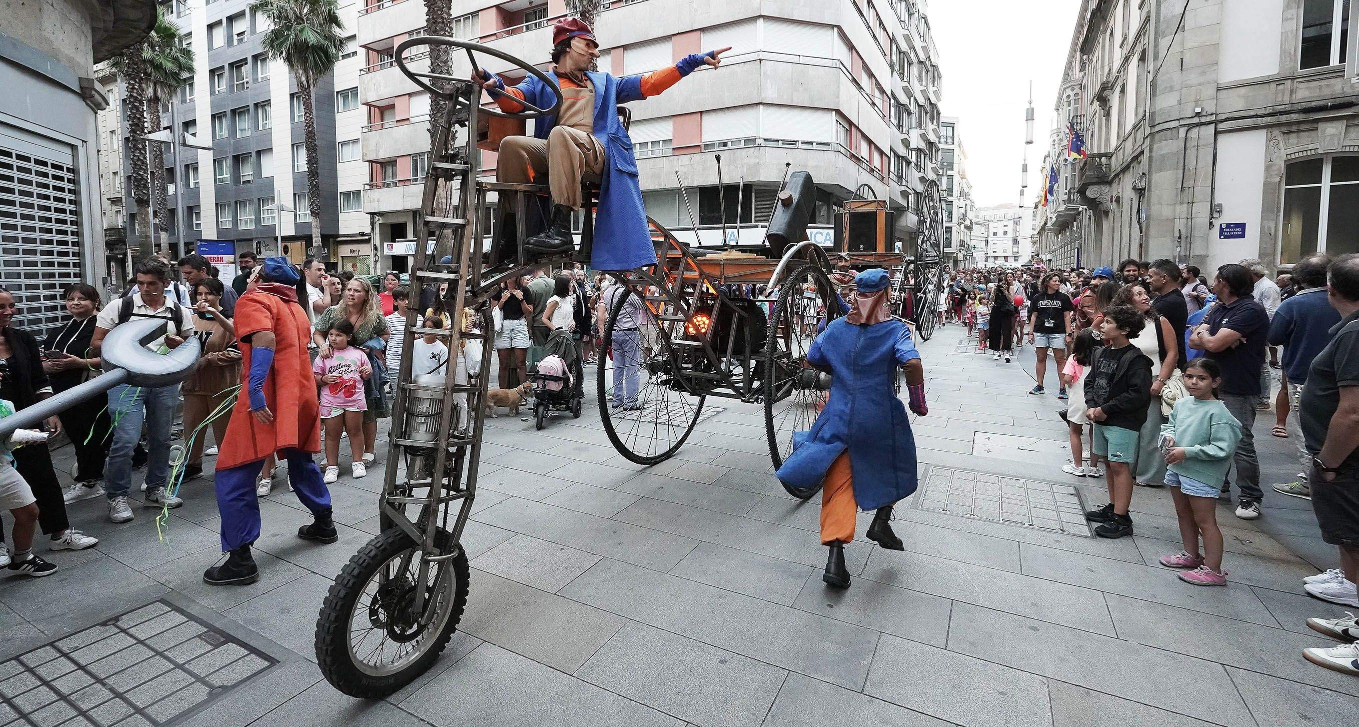 Itineranta, con: Asaco Producciones & Cirko Psikario, La Fam y Troula