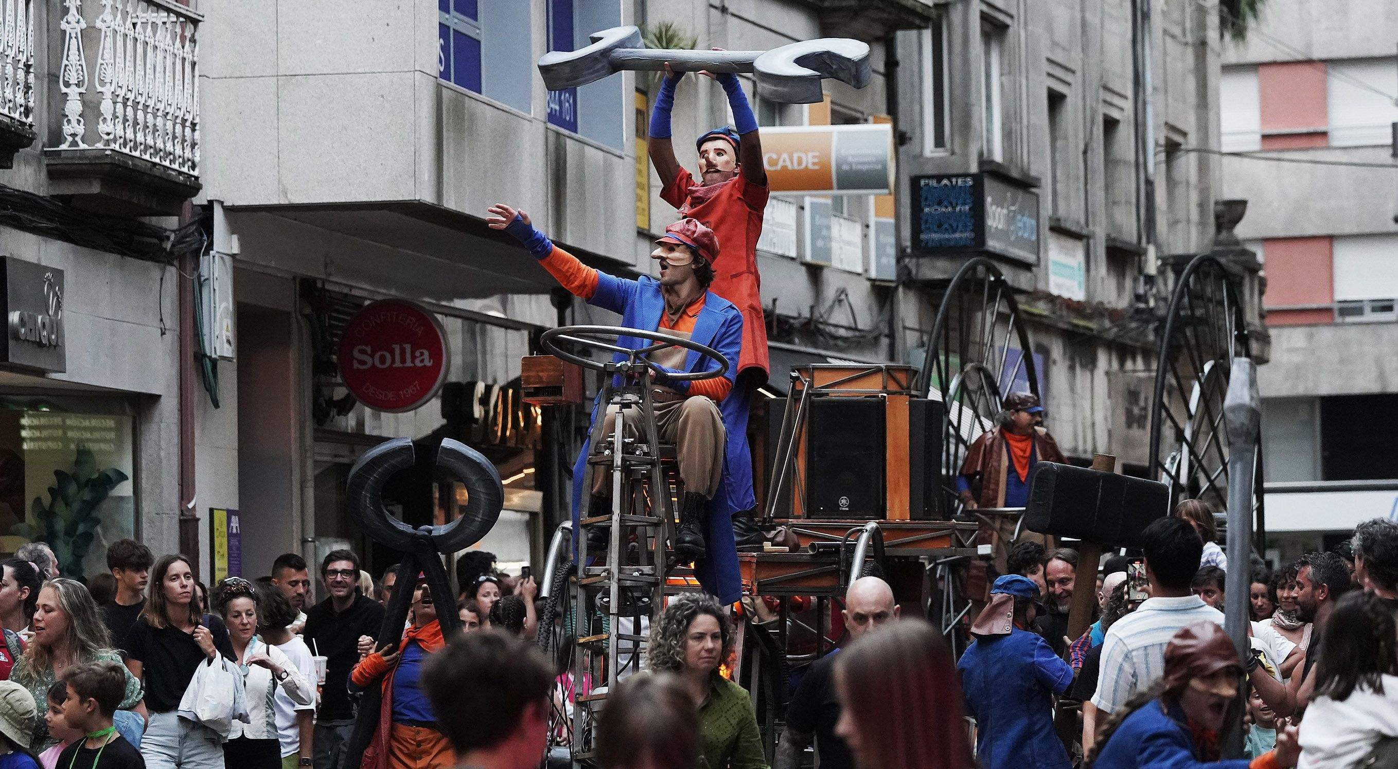 Itineranta, con: Asaco Producciones & Cirko Psikario, La Fam y Troula