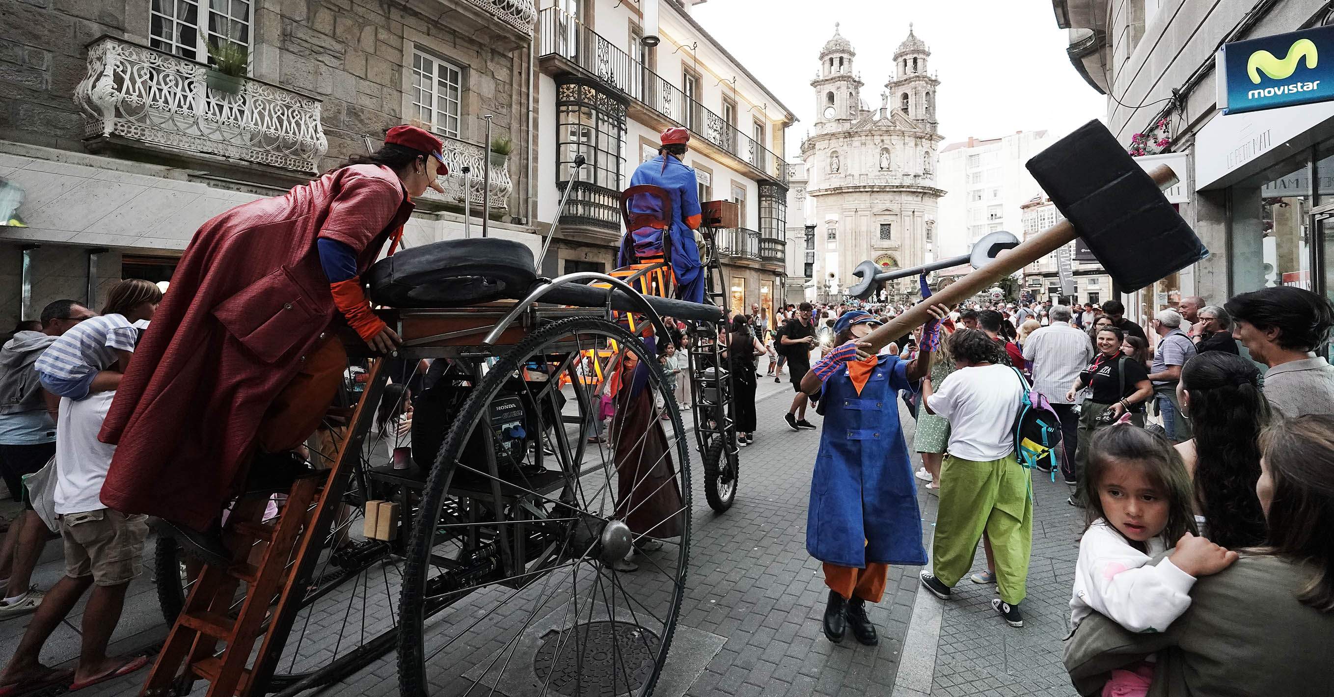Itineranta, con: Asaco Producciones & Cirko Psikario, La Fam y Troula