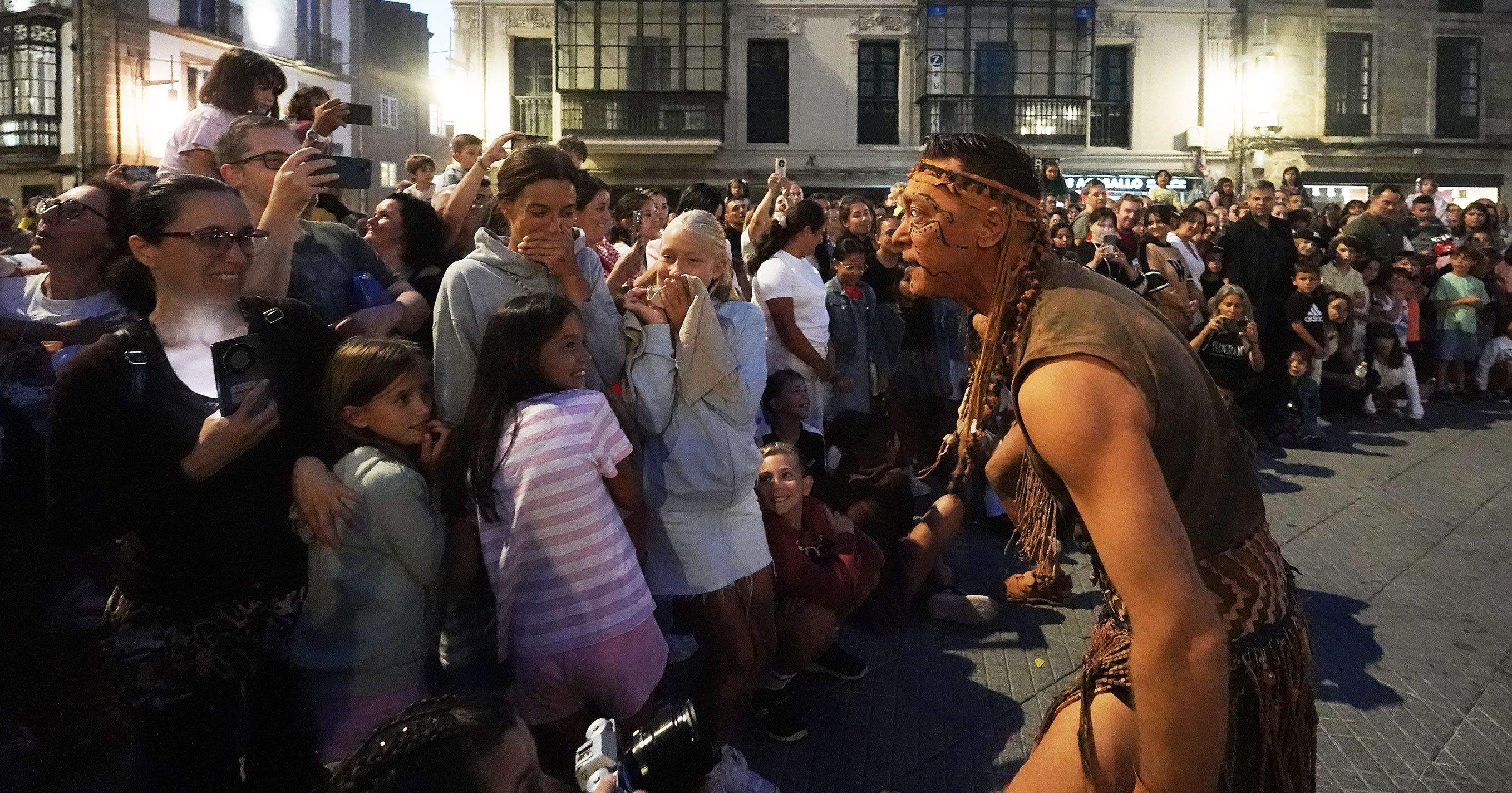 Itineranta, con: Asaco Producciones & Cirko Psikario, La Fam y Troula