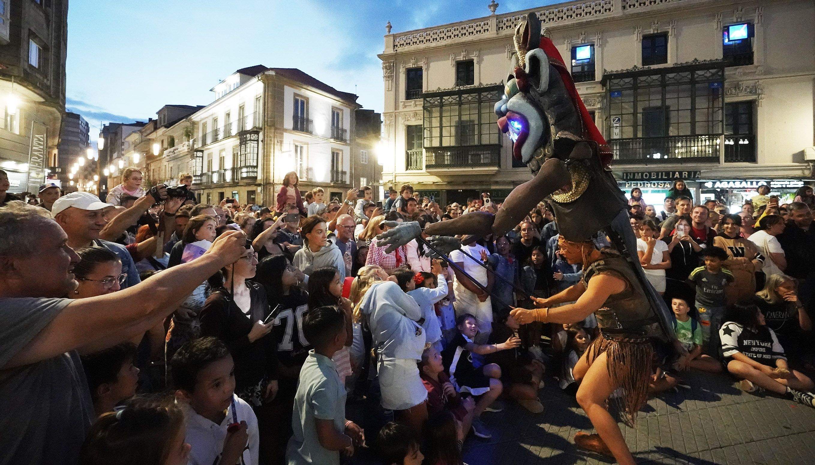 Itineranta, con: Asaco Producciones & Cirko Psikario, La Fam y Troula