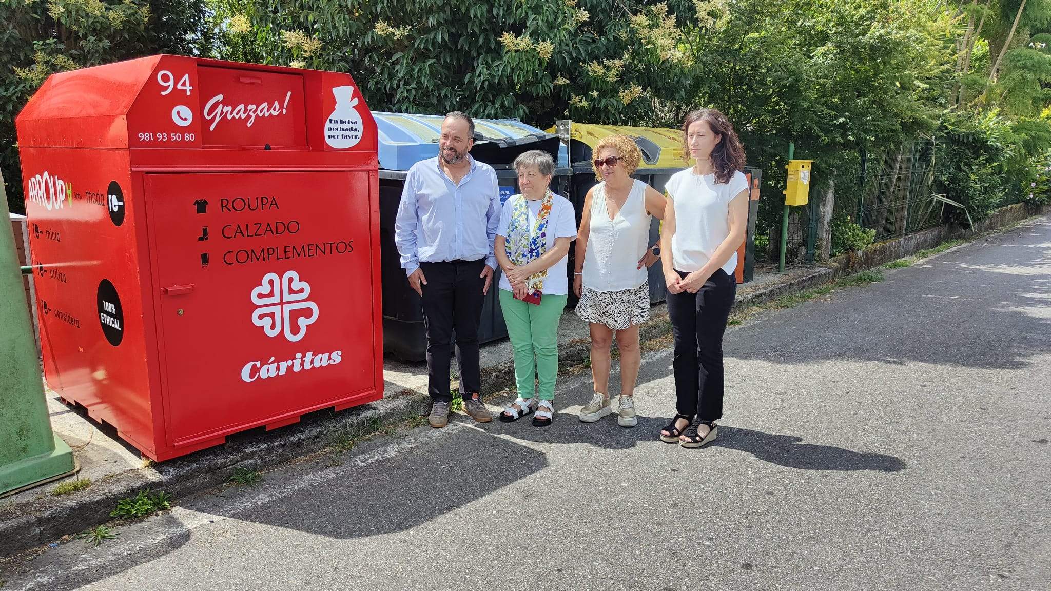 Cáritas inicia en Vilaboa a xestión do téxtil tras gañar o concurso público